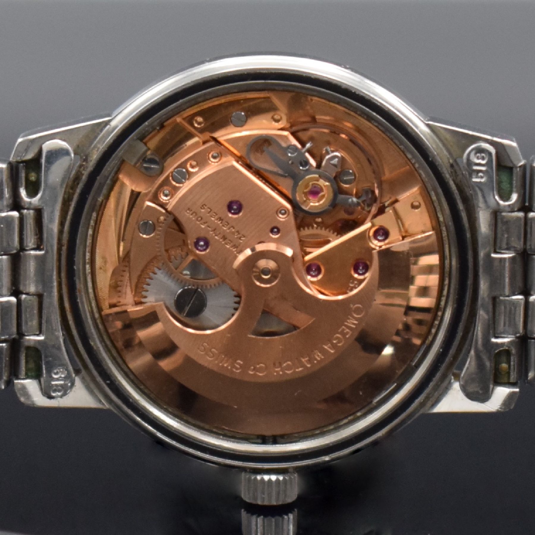Detail h: OMEGA Seamaster Herrenarmbanduhr in Stahl, Schweiz um 1968, Automatik, Ref. 165.002, geschr. Boden m. Seamaster-Symbolik, Omega Gliederband m. ...