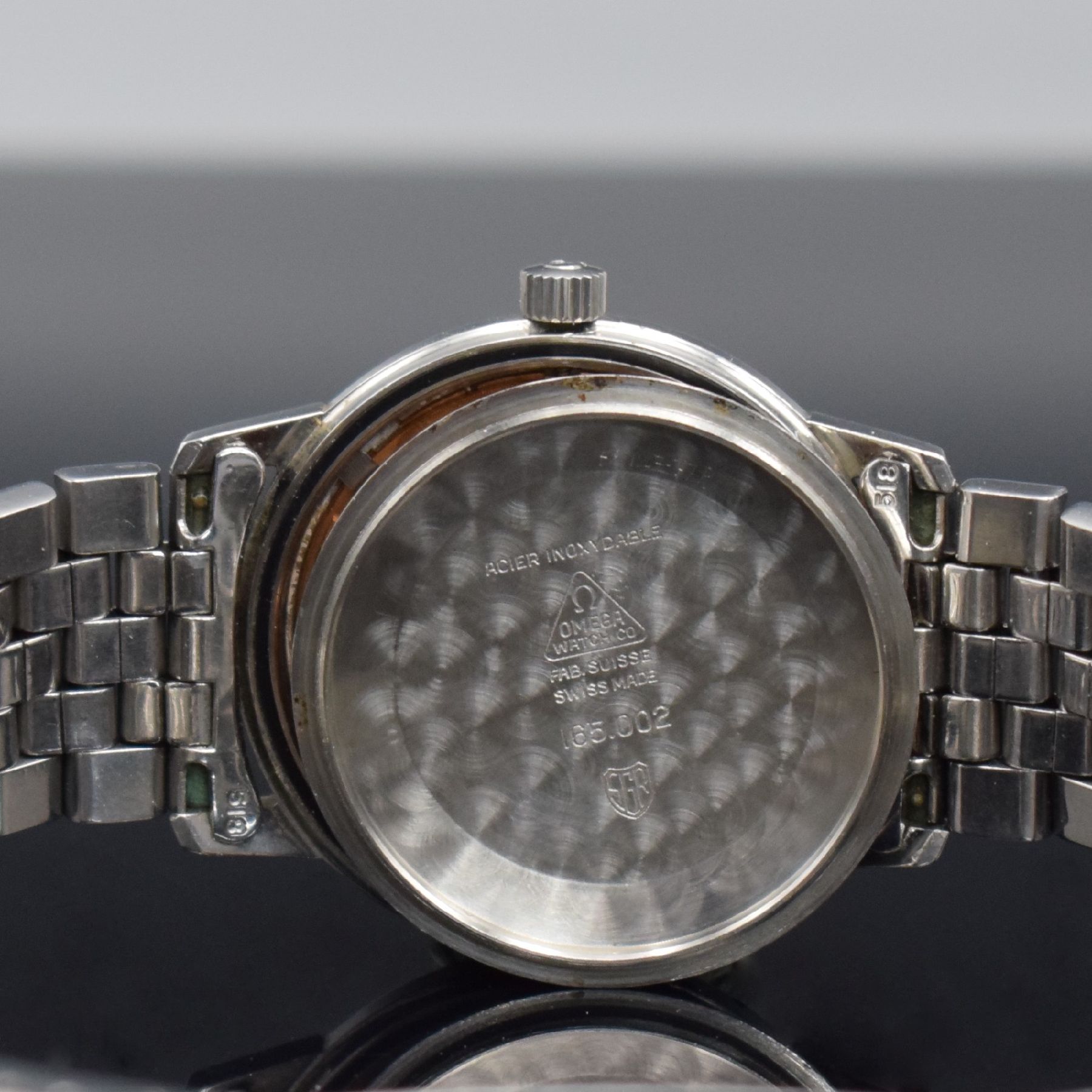 Detail i: OMEGA Seamaster Herrenarmbanduhr in Stahl, Schweiz um 1968, Automatik, Ref. 165.002, geschr. Boden m. Seamaster-Symbolik, Omega Gliederband m. ...