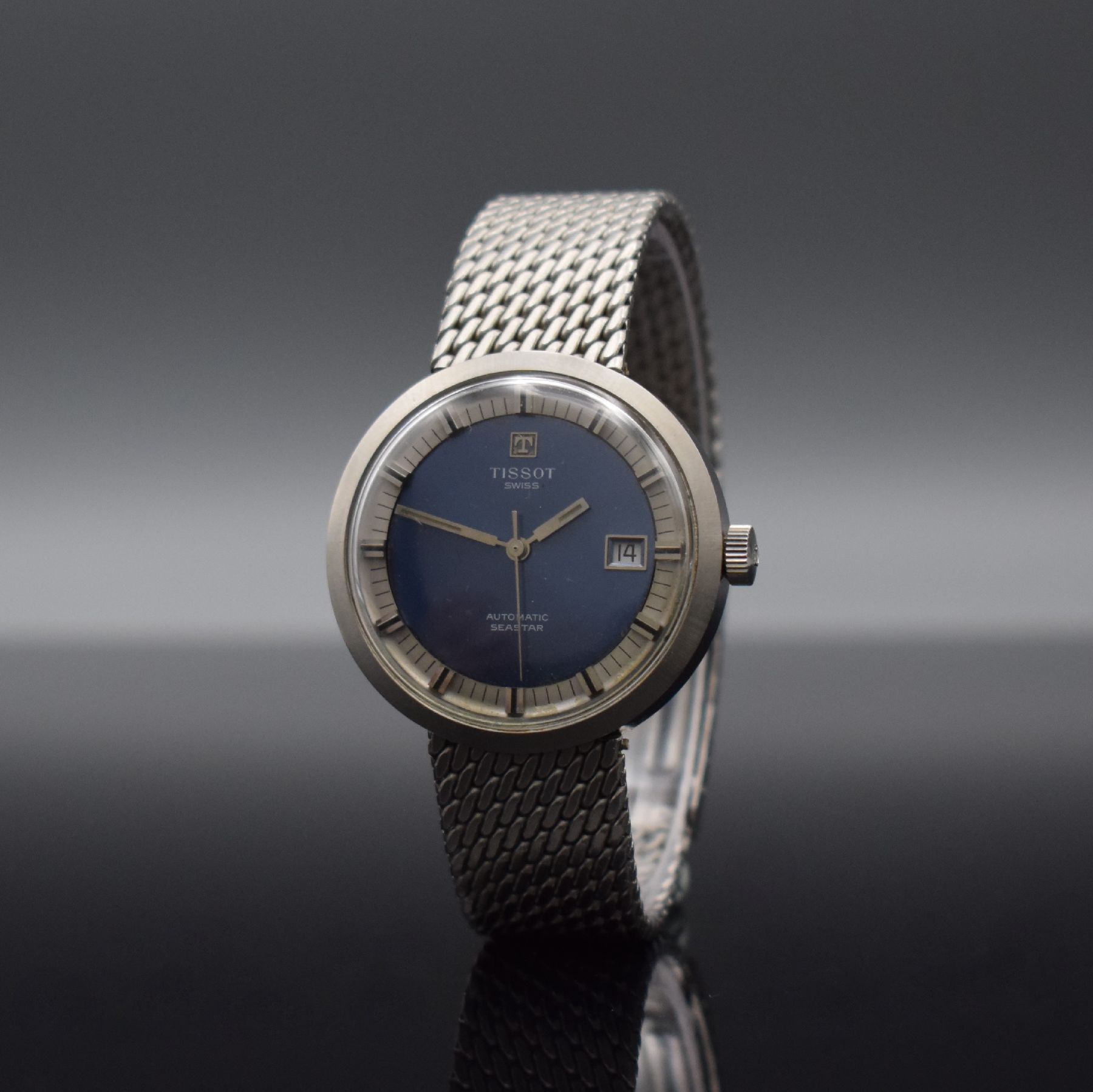 Detail b: TISSOT Herrenarmbanduhr Seastar, Automatik, Schweiz um 1970, Ref. 44636 4, Edelstahlgeh. inkl. Gliederband m. Faltschl., Boden verschr., blaues ...