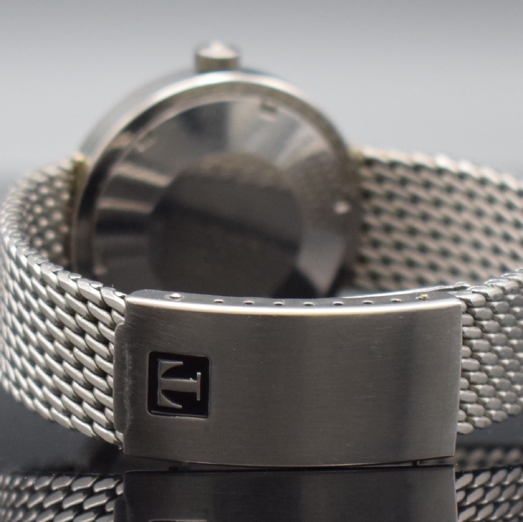 Detail d: TISSOT Herrenarmbanduhr Seastar, Automatik, Schweiz um 1970, Ref. 44636 4, Edelstahlgeh. inkl. Gliederband m. Faltschl., Boden verschr., blaues ...