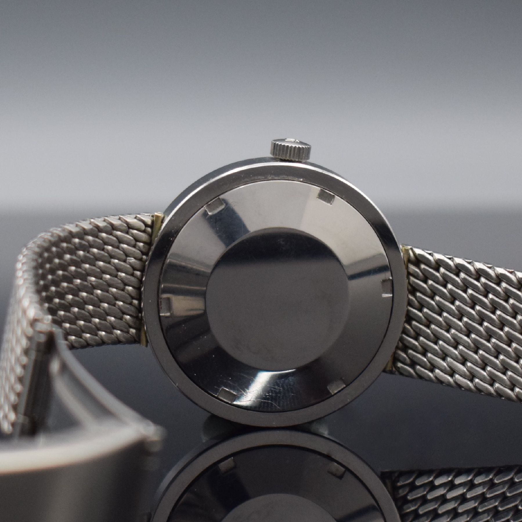 Detail e: TISSOT Herrenarmbanduhr Seastar, Automatik, Schweiz um 1970, Ref. 44636 4, Edelstahlgeh. inkl. Gliederband m. Faltschl., Boden verschr., blaues ...