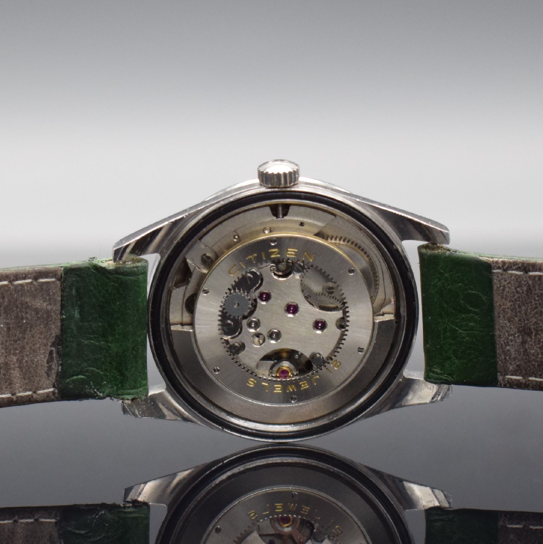 Detail f: CITIZEN Herrenarmbanduhr, Automatik, Japan um 1965, Edelstahlgeh., Boden verschr., silb. Zifferbl. m. aufgel. Indizes rest., Lanzenzeiger, Anz. v. ...