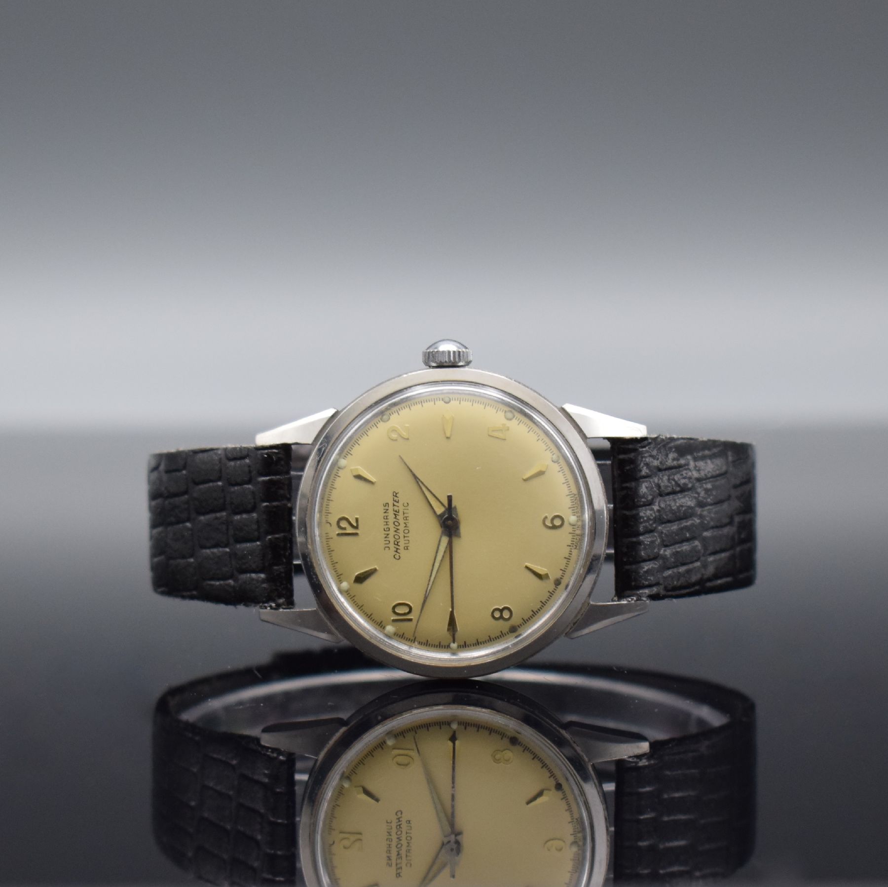 JUNGHANS Chronometer Automatic Herrenarmbanduhr in Stahl, Deutschland um 1958, 2-tlg. Geh., Boden aufgedr., silb. Zifferbl. m. aufges. gold. Indizes ...