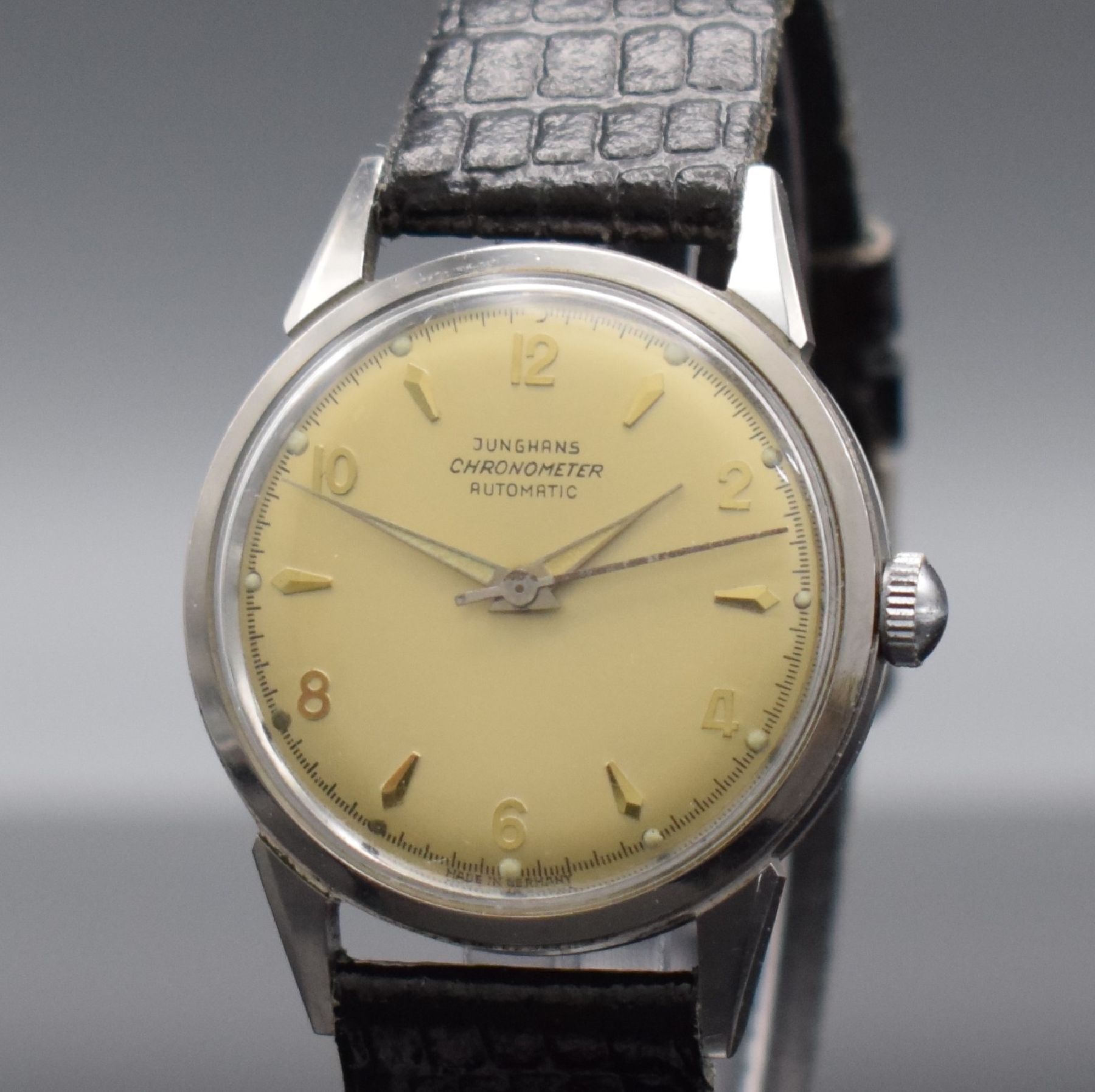 Detail c: JUNGHANS Chronometer Automatic Herrenarmbanduhr in Stahl, Deutschland um 1958, 2-tlg. Geh., Boden aufgedr., silb. Zifferbl. m. aufges. gold. Indizes ...