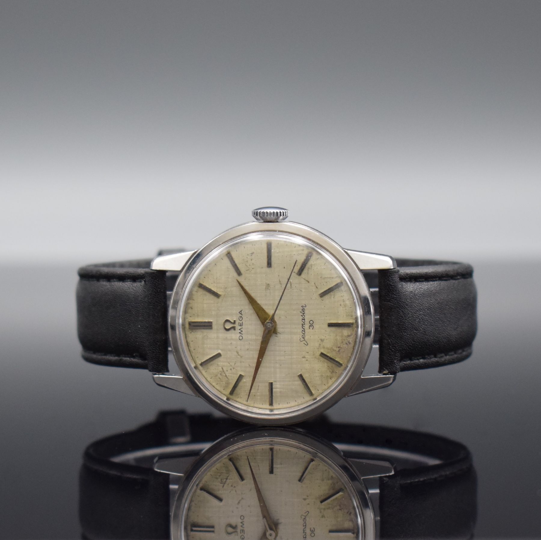OMEGA Herrenarmbanduhr Seamaster 30 Referenz 135.003-62-SC, Handaufzug, Schweiz um 1962, Edelstahlgeh., verschr. Boden mit Seamaster Logo, silb. ...