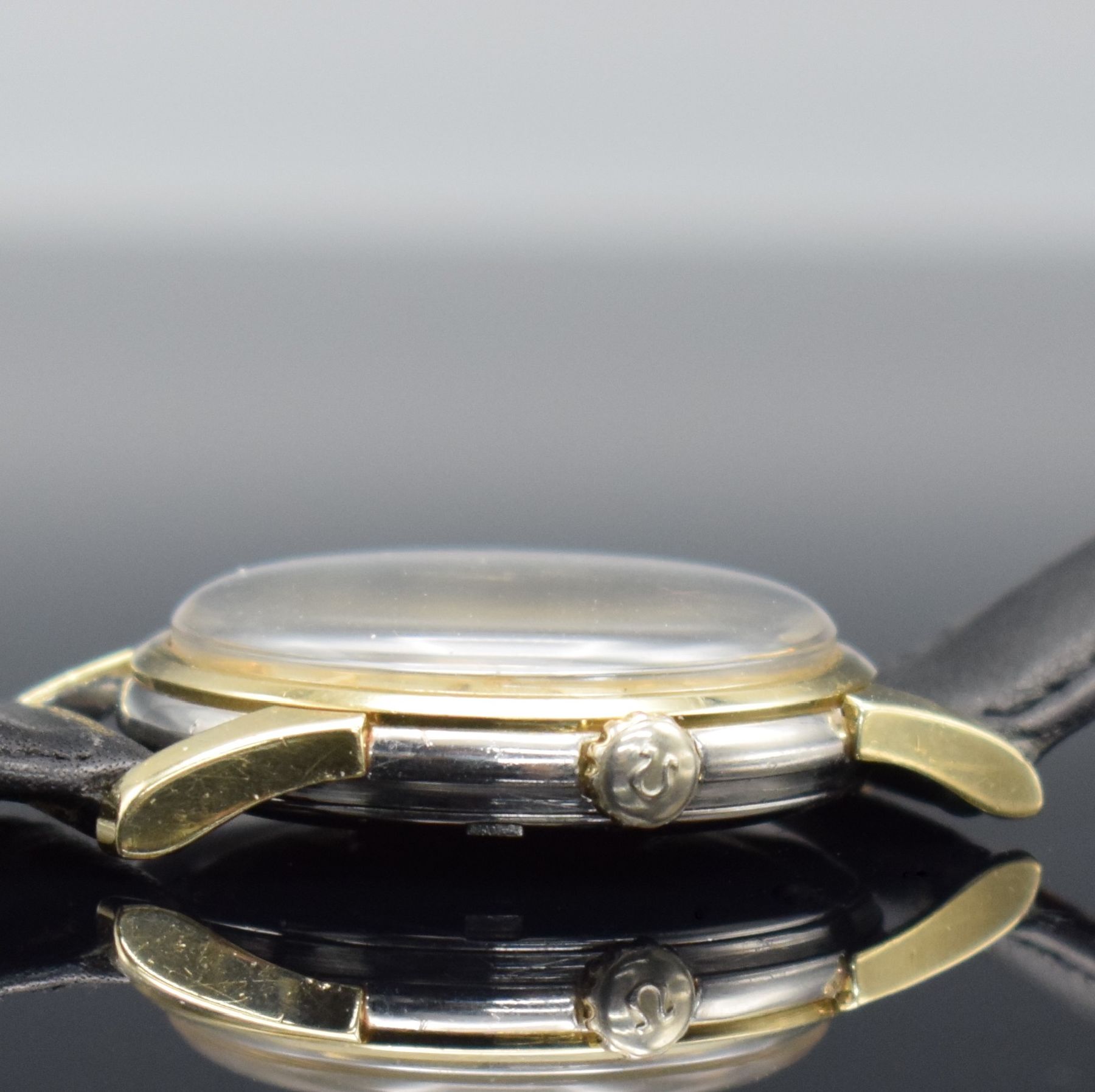 Detail d: OMEGA Constellation Chronometer Armbanduhr, Schweiz um 1961, Automatik, Ref. 14393 7 SC, Metallgeh. mit Goldhaube, im Zentrum des Schraubbodens ...