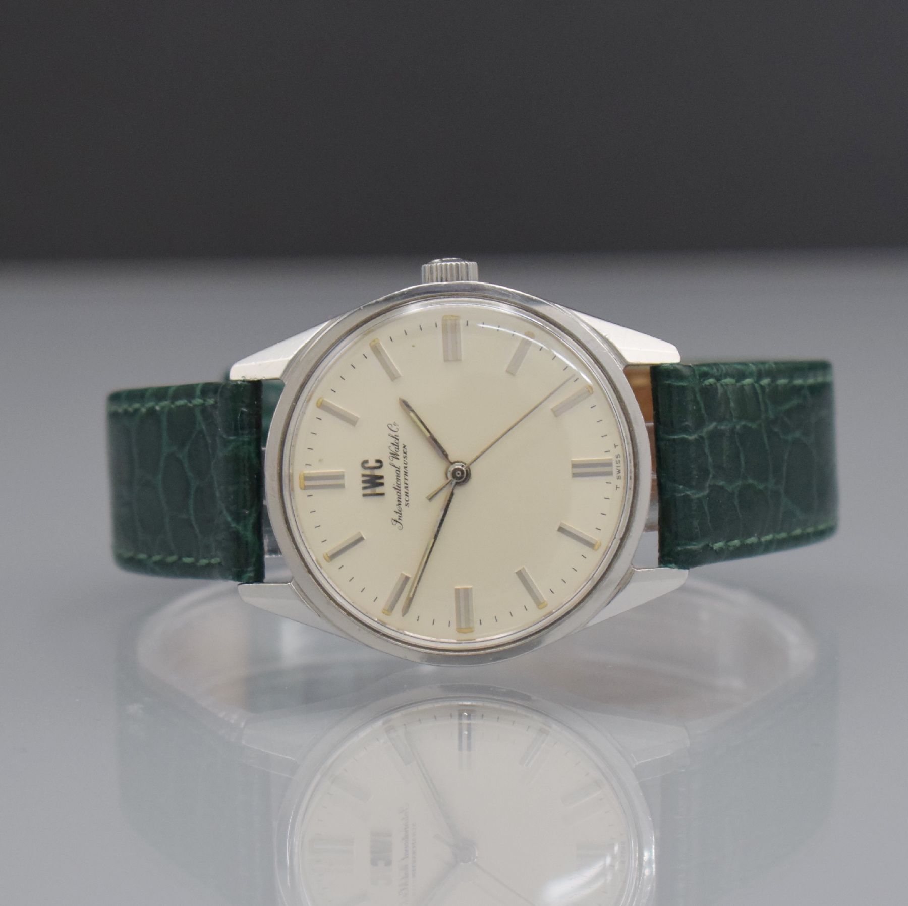 IWC Herrenarmbanduhr in Stahl Referenz R810,Handaufzug, Schweiz um 1967, 2-teil. Geh., Boden verschr., silb. Zifferbl. m. aufgel. Indizes & ...