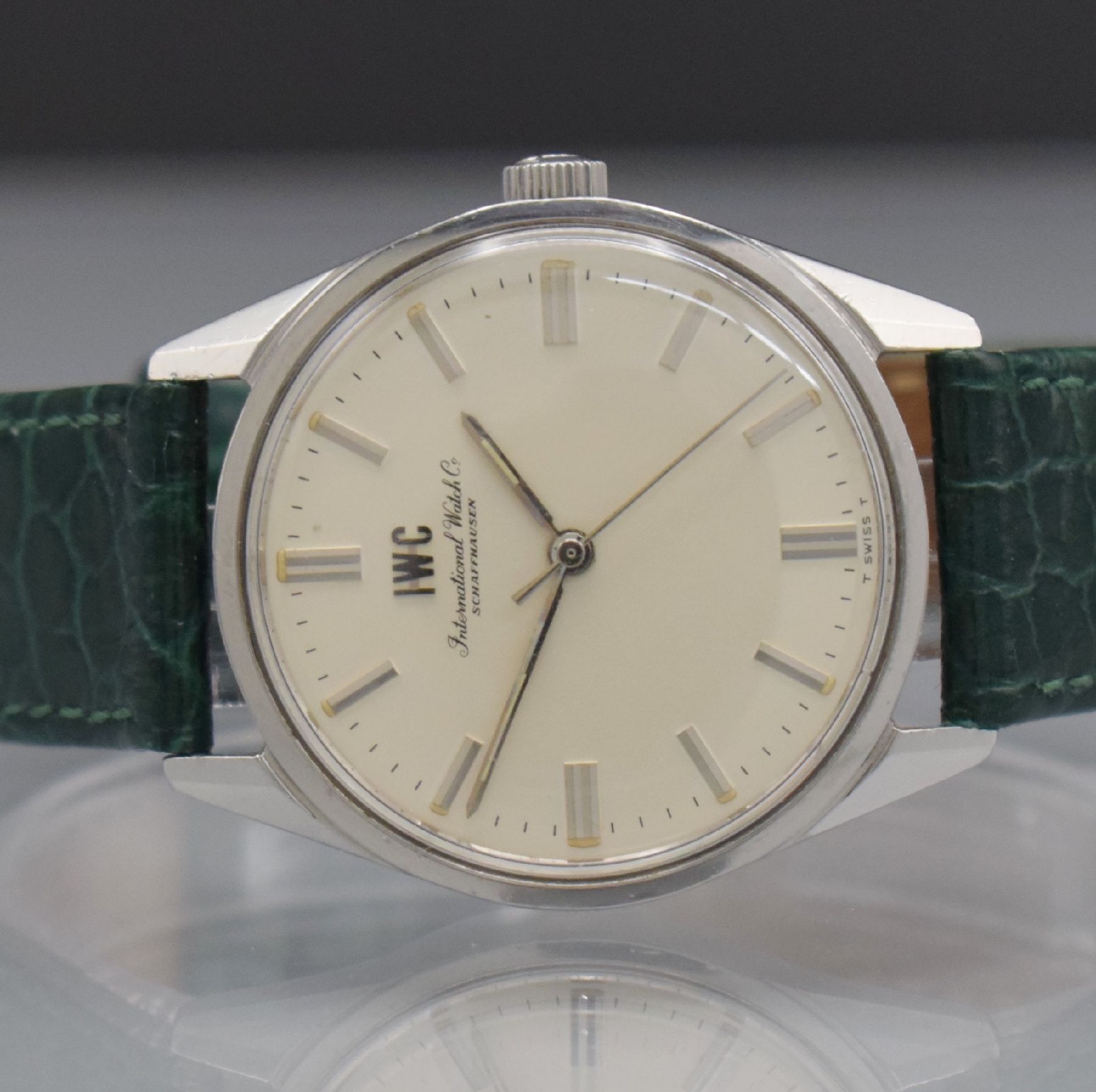Detail a: IWC Herrenarmbanduhr in Stahl Referenz R810,Handaufzug, Schweiz um 1967, 2-teil. Geh., Boden verschr., silb. Zifferbl. m. aufgel. Indizes & ...