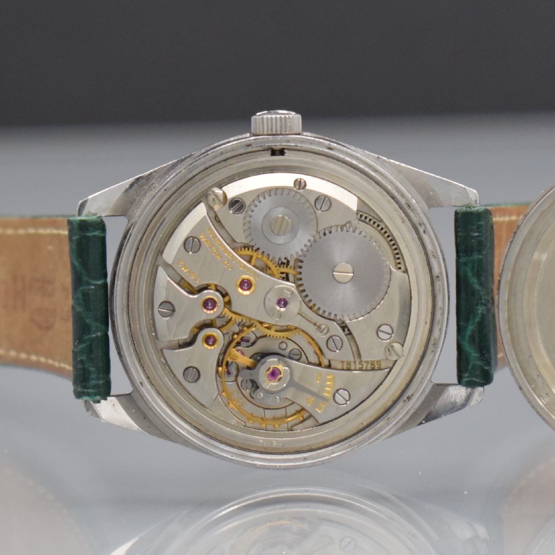 Detail g: IWC Herrenarmbanduhr in Stahl Referenz R810,Handaufzug, Schweiz um 1967, 2-teil. Geh., Boden verschr., silb. Zifferbl. m. aufgel. Indizes & ...