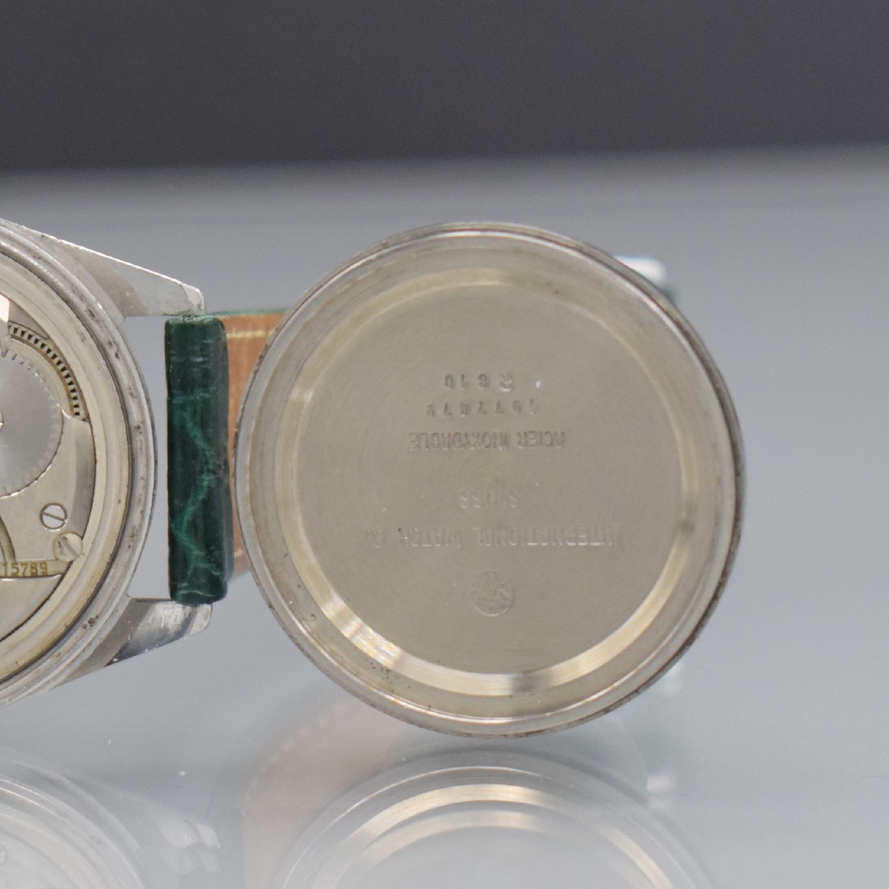 Detail h: IWC Herrenarmbanduhr in Stahl Referenz R810,Handaufzug, Schweiz um 1967, 2-teil. Geh., Boden verschr., silb. Zifferbl. m. aufgel. Indizes & ...