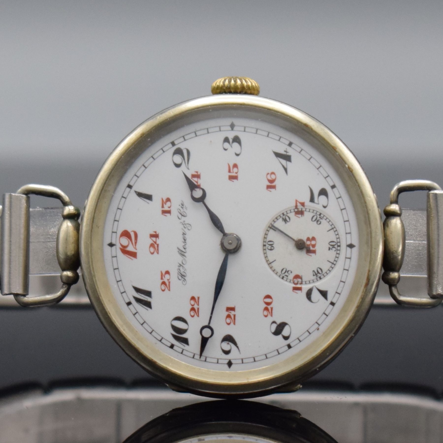 Detail a: HENRY MOSER & Cie frühe Herrenarmbanduhr, Schweiz f. d. russischen Markt um 1920, Zifferbl., Cuvette & Werk sign., 4-teil. Nickelgeh., Glasrand & ...