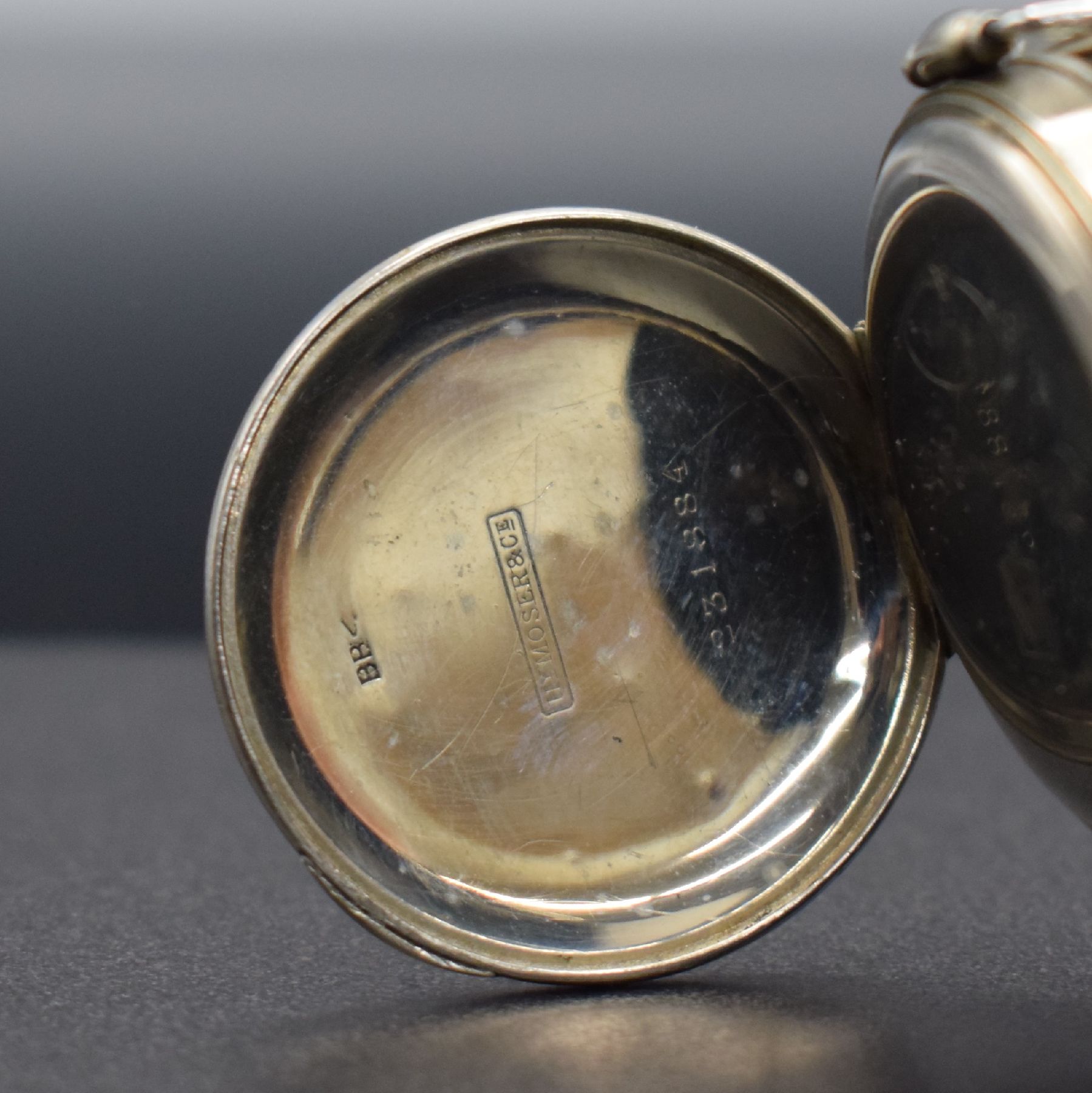 Detail e: HENRY MOSER & Cie frühe Herrenarmbanduhr, Schweiz f. d. russischen Markt um 1920, Zifferbl., Cuvette & Werk sign., 4-teil. Nickelgeh., Glasrand & ...