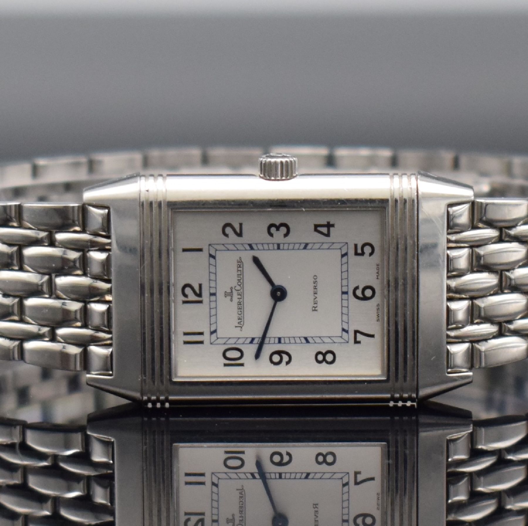 Detail a: Jaeger-LeCoultre Reverso Classic Armbanduhr in Stahl, Schweiz lt. beiliegender Garantie- Karte verk. 2007, quarz, rechteck. Wendegeh., orig. ...