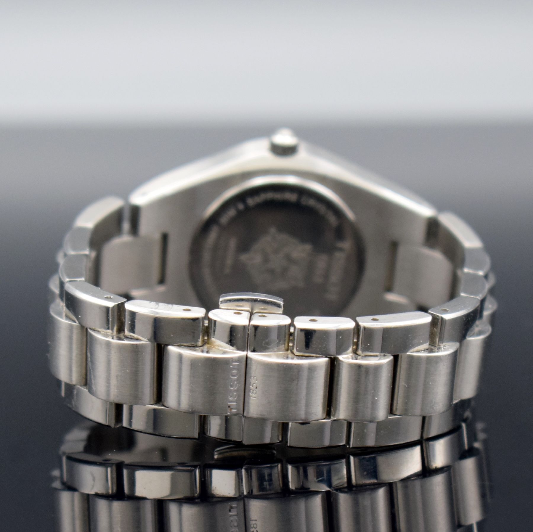 Detail d: TISSOT 1853 Diamantbesetzte Armbanduhr in Stahl, Schweiz um 2010, quartz, gedr. Geh., integr. orig. Stahlband, Perlmuttzifferbl. m. aufges. silb. ...