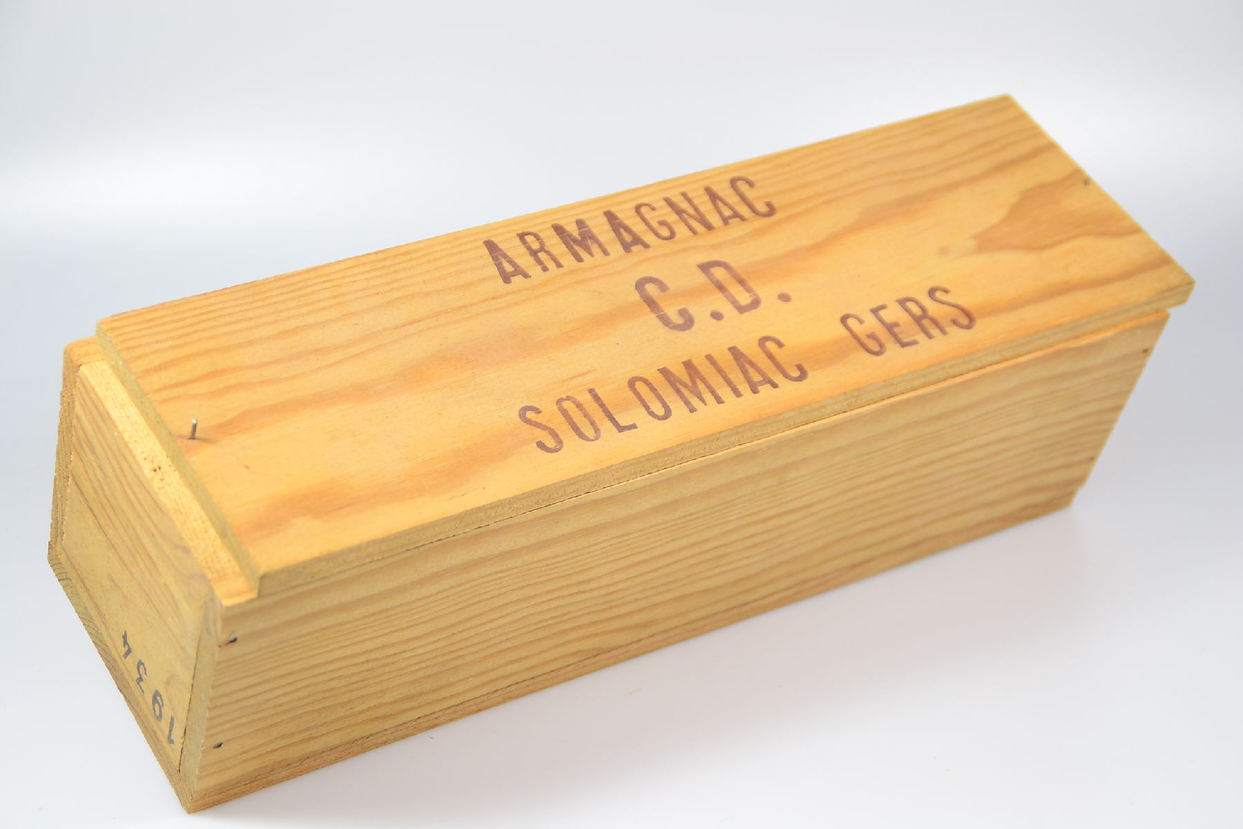 Detail d: Armagnac 1934, Charles de Squeyre, 70 cl, 44%, später abgefüllt, Holzkiste