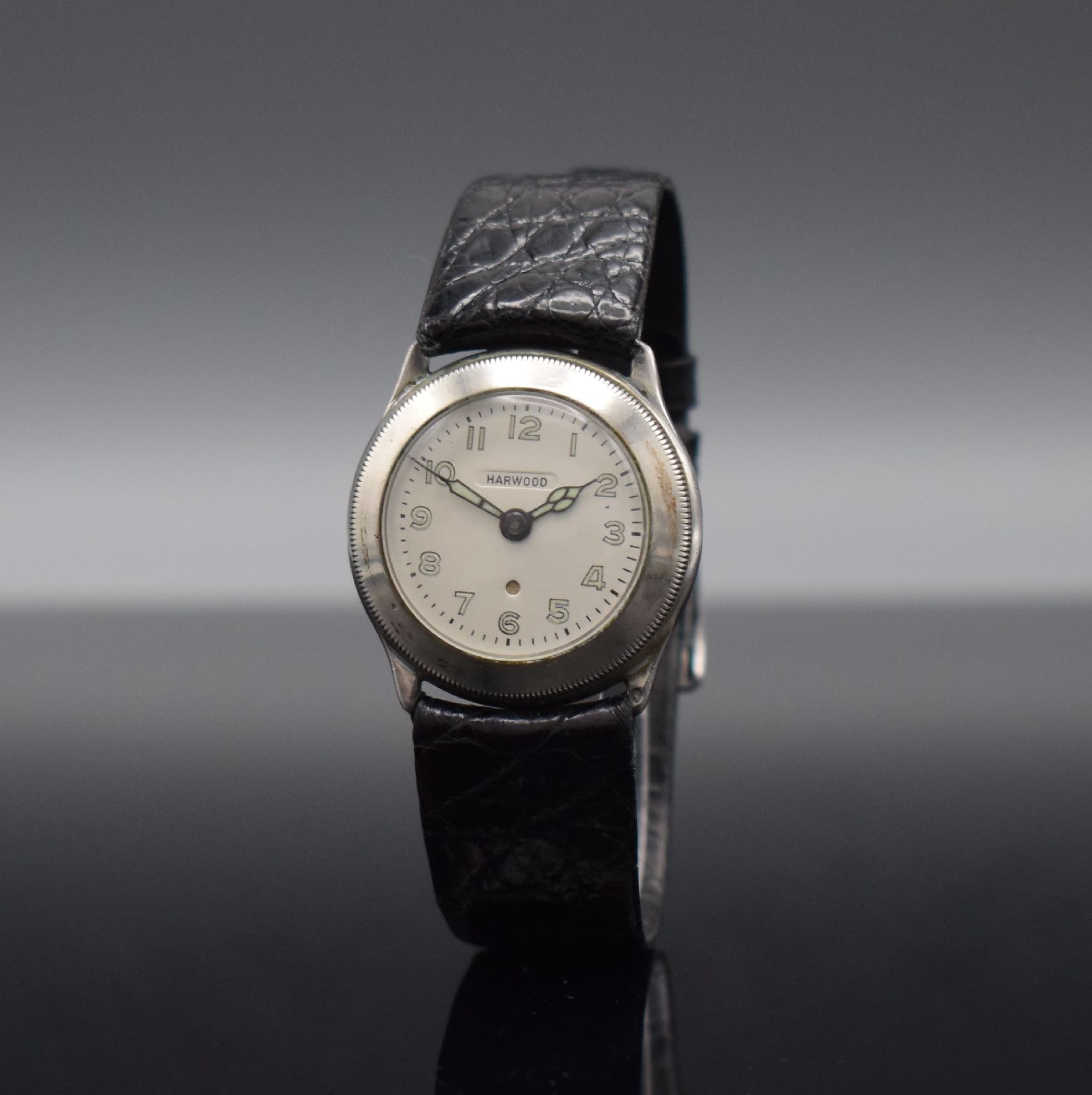 Detail b: HARWOOD frühe automatische Armbanduhr, Schweiz um 1930, Hammerautomatik, Silbergeh., Boden & Glasrand aufgedr., Zeigerst. über Drehlünette, silb. ...