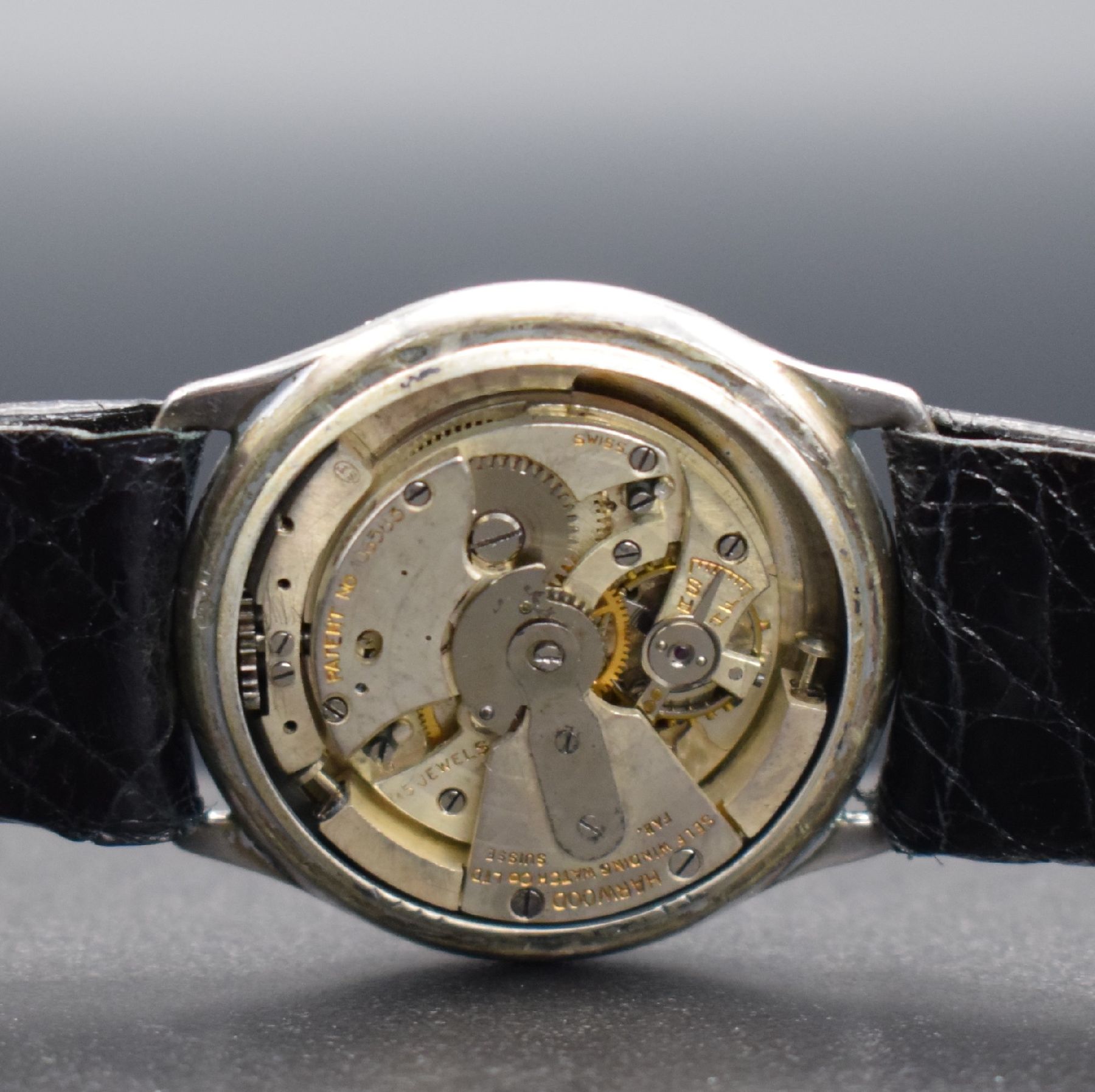Detail e: HARWOOD frühe automatische Armbanduhr, Schweiz um 1930, Hammerautomatik, Silbergeh., Boden & Glasrand aufgedr., Zeigerst. über Drehlünette, silb. ...