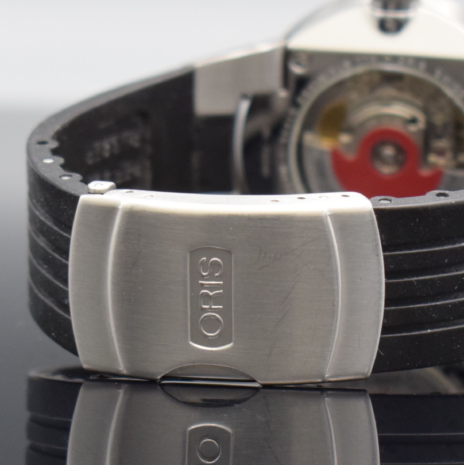Detail d: ORIS Herrenarmbanduhr aus der Serie WILLIAMS F1 Team, Schweiz um 2007, Automatik, Ref. 7560, beids. vergl. Edelstahlgeh., Boden verschr., Boden ...