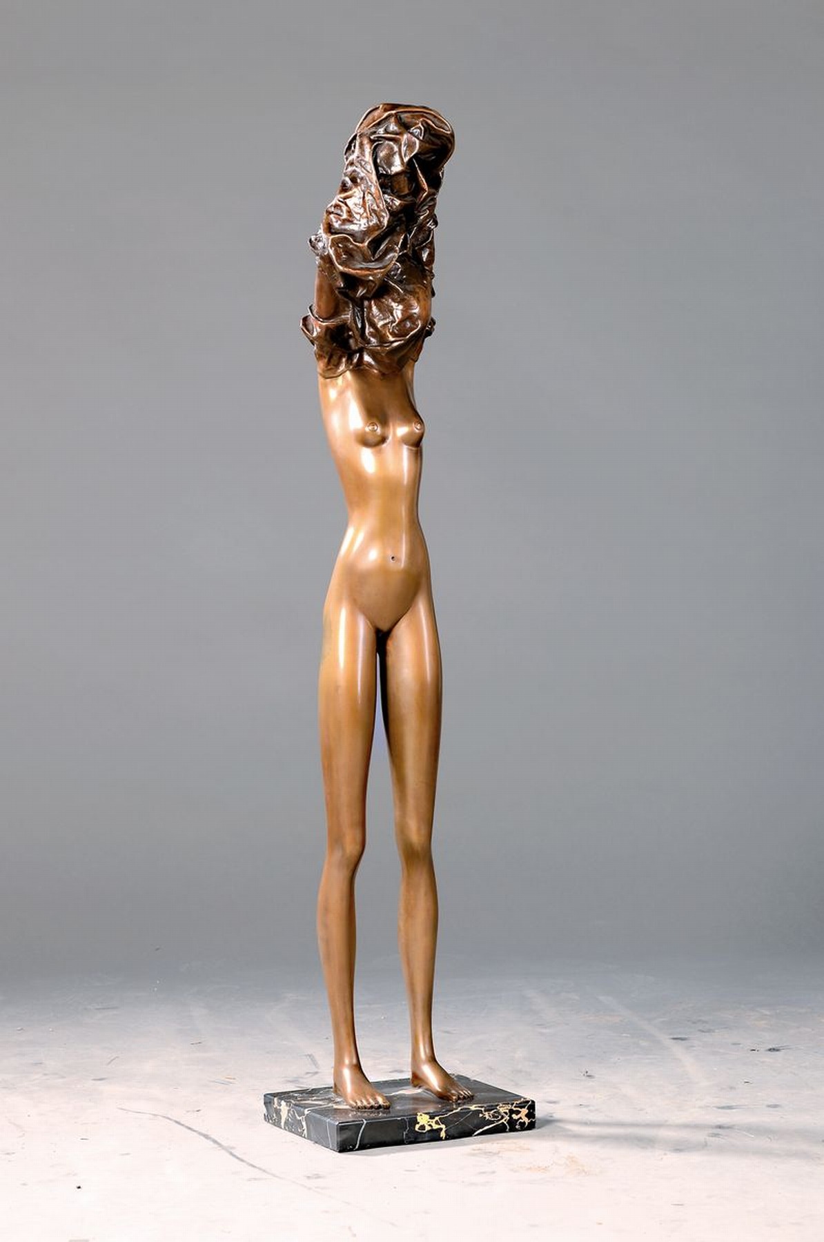 Bruno Bruni, geb. 1935 Gradara, La Divina, Bronzeskulptur, sign., num. 267/1000, mit Venturi-Arte-Stempel, H. ca. 103 cm