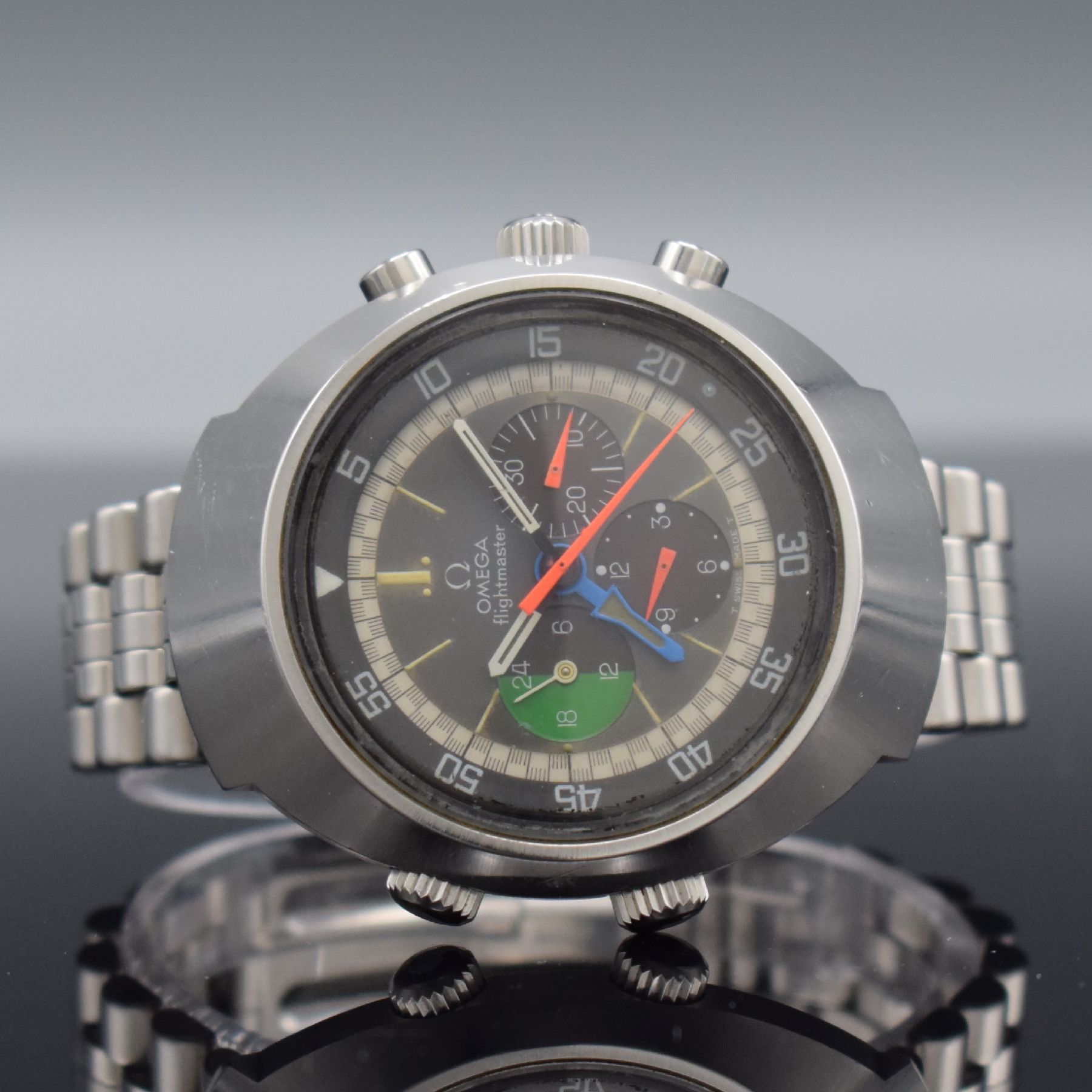 OMEGA Flightmaster Armbandchronograph, Schweiz um 1969, Handaufzug, Ref. 145.013, massiv. Edelstahlgeh., neutr. Gliederband m. Faltschl., Boden m. ...