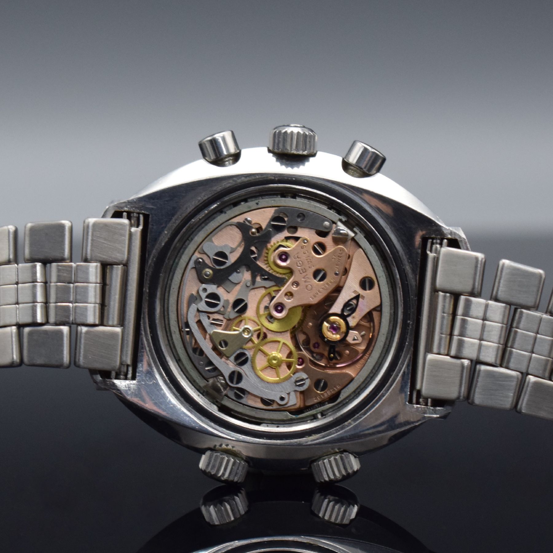 Detail f: OMEGA Flightmaster Armbandchronograph, Schweiz um 1969, Handaufzug, Ref. 145.013, massiv. Edelstahlgeh., neutr. Gliederband m. Faltschl., Boden m. ...