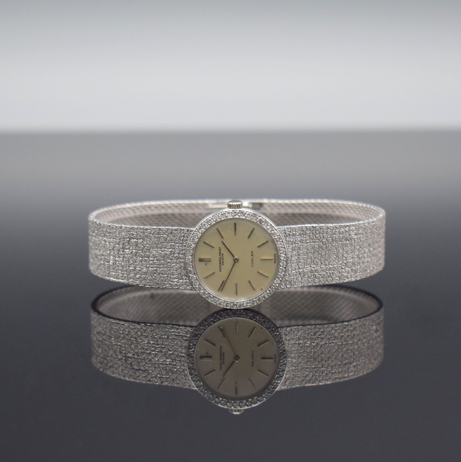 AUDEMARS PIGUET / TÜRLER feine Damenarmbanduhr in WG 750/000, Handaufzug, Schweiz um 1972, 3-teil. Geh., Boden wie mit Diamanten bes. Lünette ...
