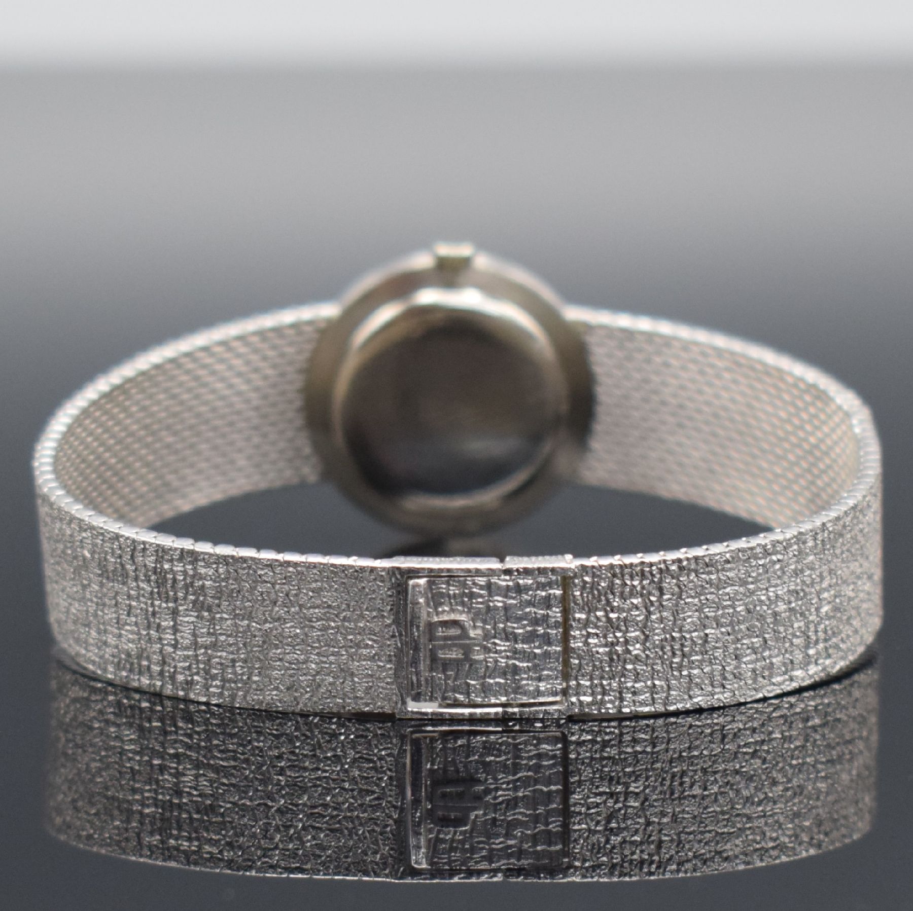 Detail d: AUDEMARS PIGUET / TÜRLER feine Damenarmbanduhr in WG 750/000, Handaufzug, Schweiz um 1972, 3-teil. Geh., Boden wie mit Diamanten bes. Lünette ...