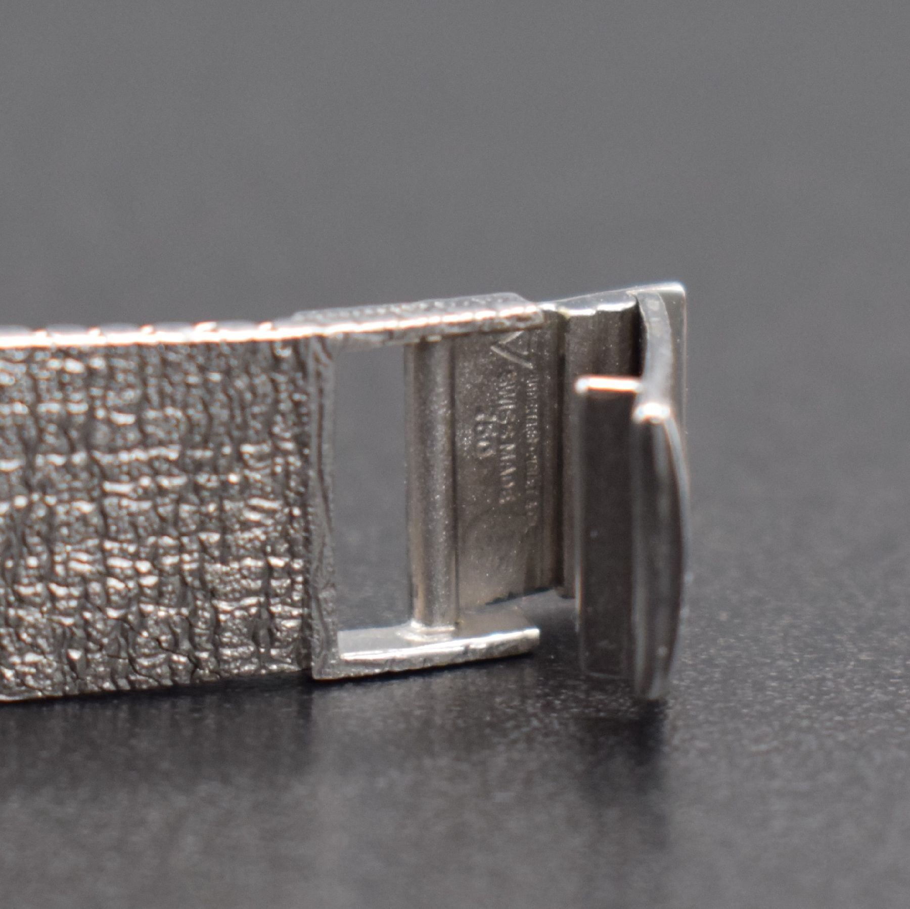 Detail e: AUDEMARS PIGUET / TÜRLER feine Damenarmbanduhr in WG 750/000, Handaufzug, Schweiz um 1972, 3-teil. Geh., Boden wie mit Diamanten bes. Lünette ...
