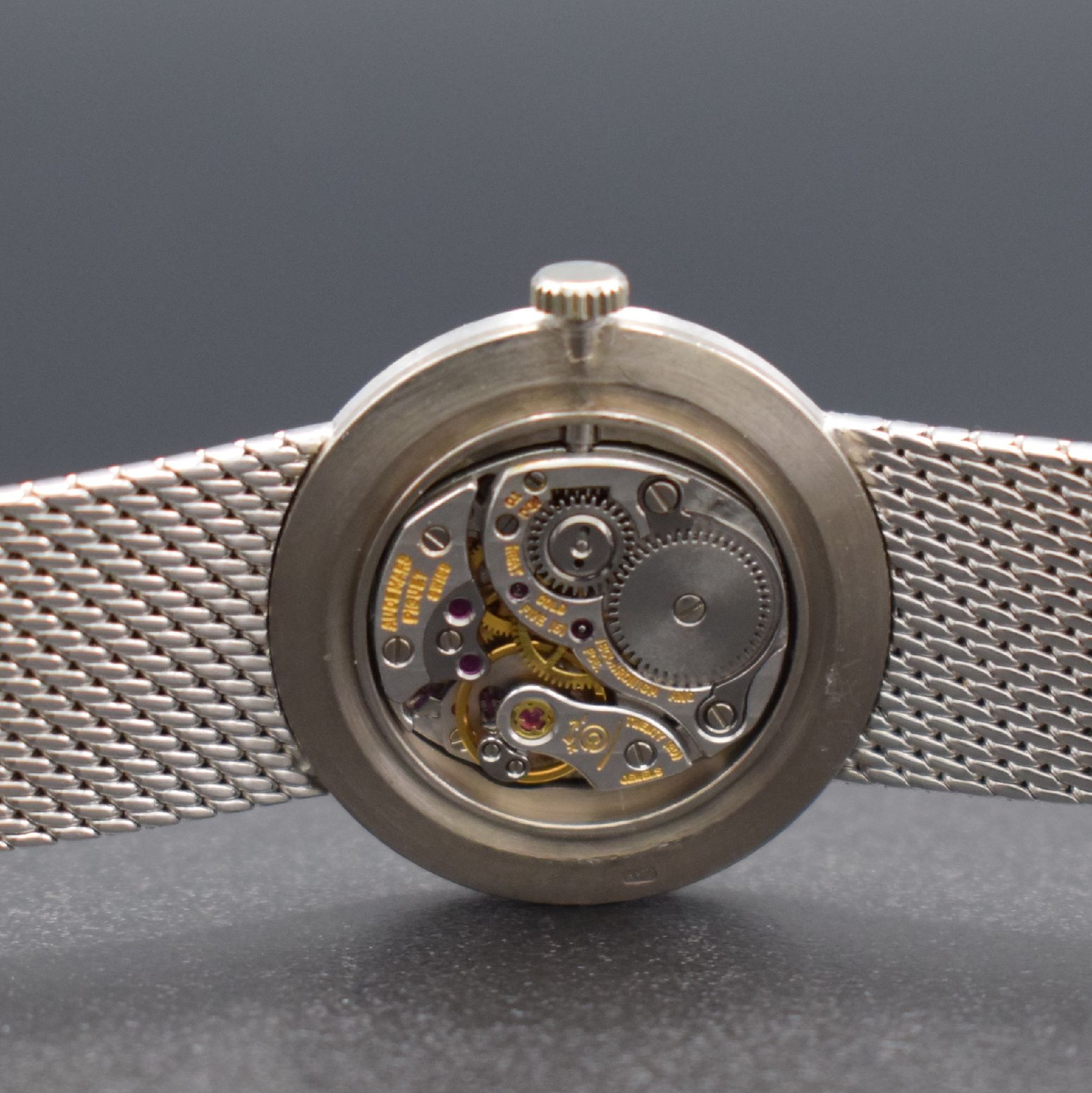 Detail g: AUDEMARS PIGUET / TÜRLER feine Damenarmbanduhr in WG 750/000, Handaufzug, Schweiz um 1972, 3-teil. Geh., Boden wie mit Diamanten bes. Lünette ...