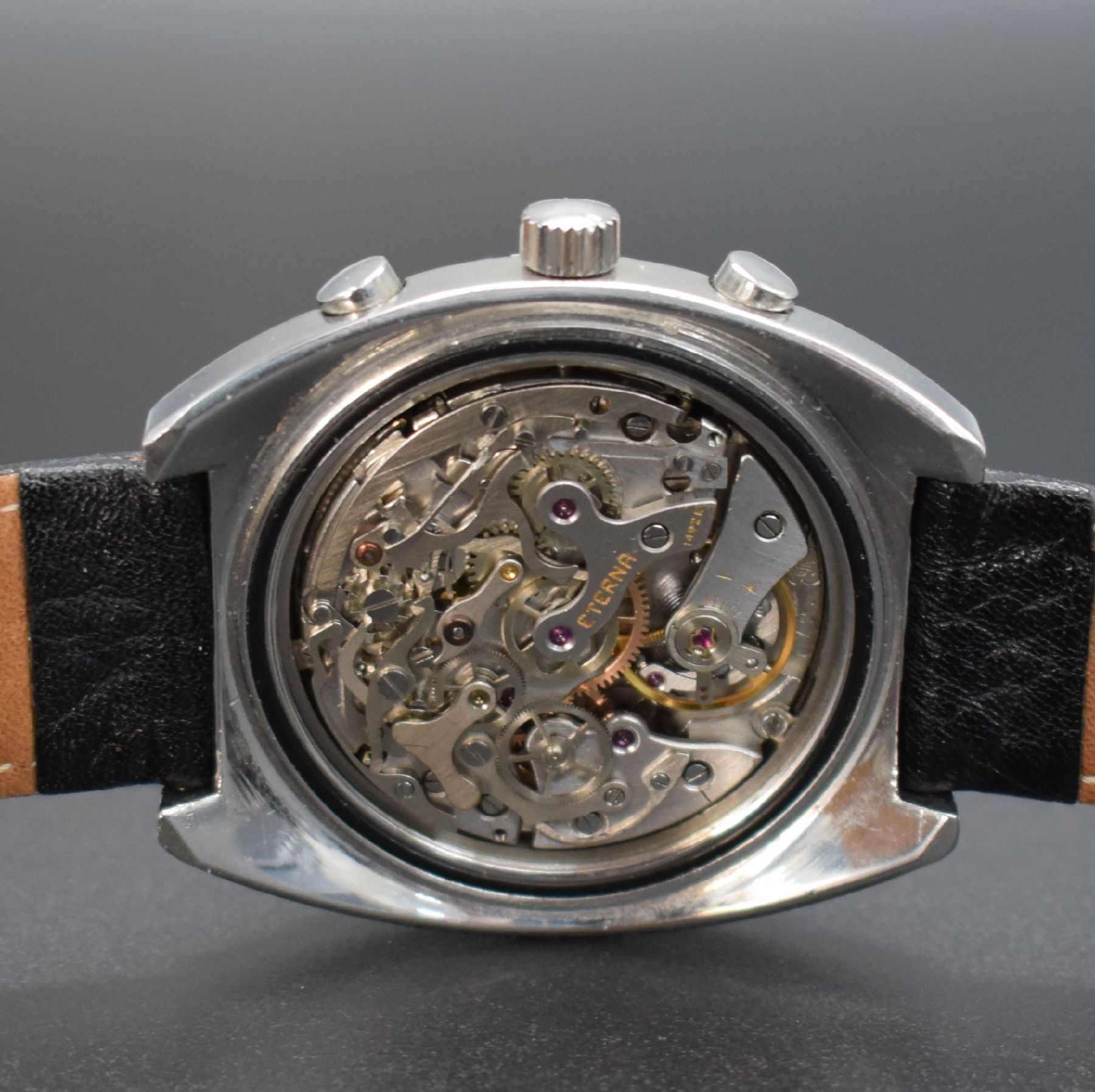 Detail d: ETERNA Schaltradchronograph Kaliber Valjoux 726, Handaufzug, Schweiz um 1970, Ref. 154 FTP - 3, Edelstahlgeh., Boden verschr., kupferfarb. Lünette ...