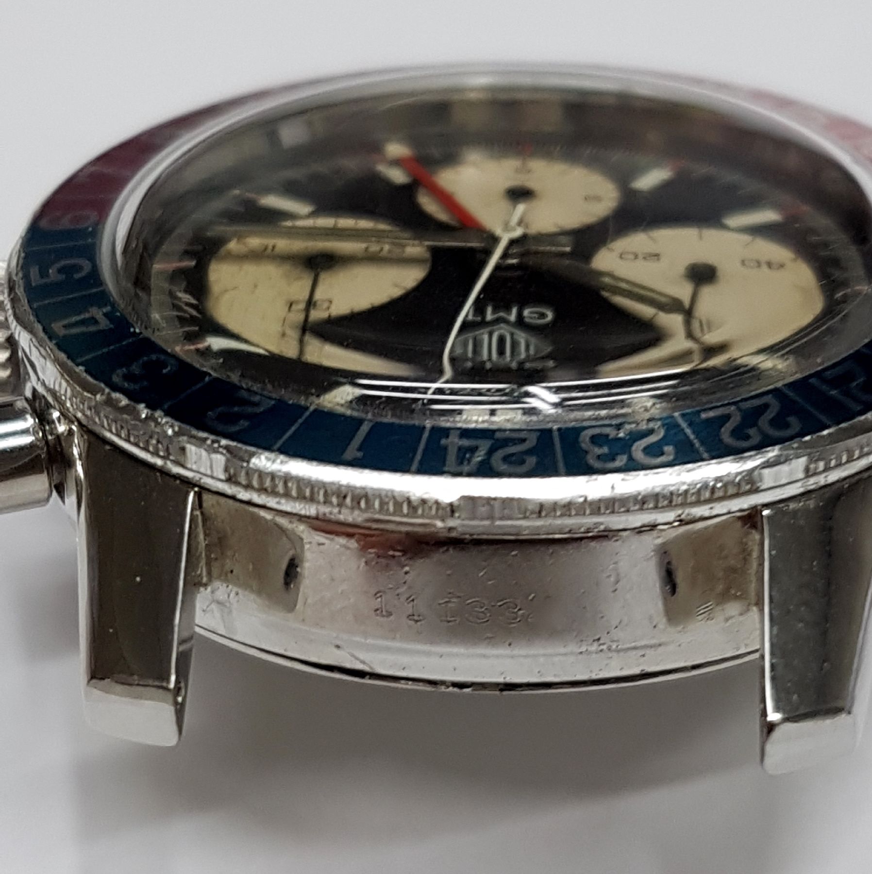 Detail h: HEUER seltener Schaltradchronograph Autavia GMT Referenz 2446, Handaufzug, Schweiz um 1969, gedr. Edelstahlgeh. orig. Krone & Drücker, rot/blaue ...