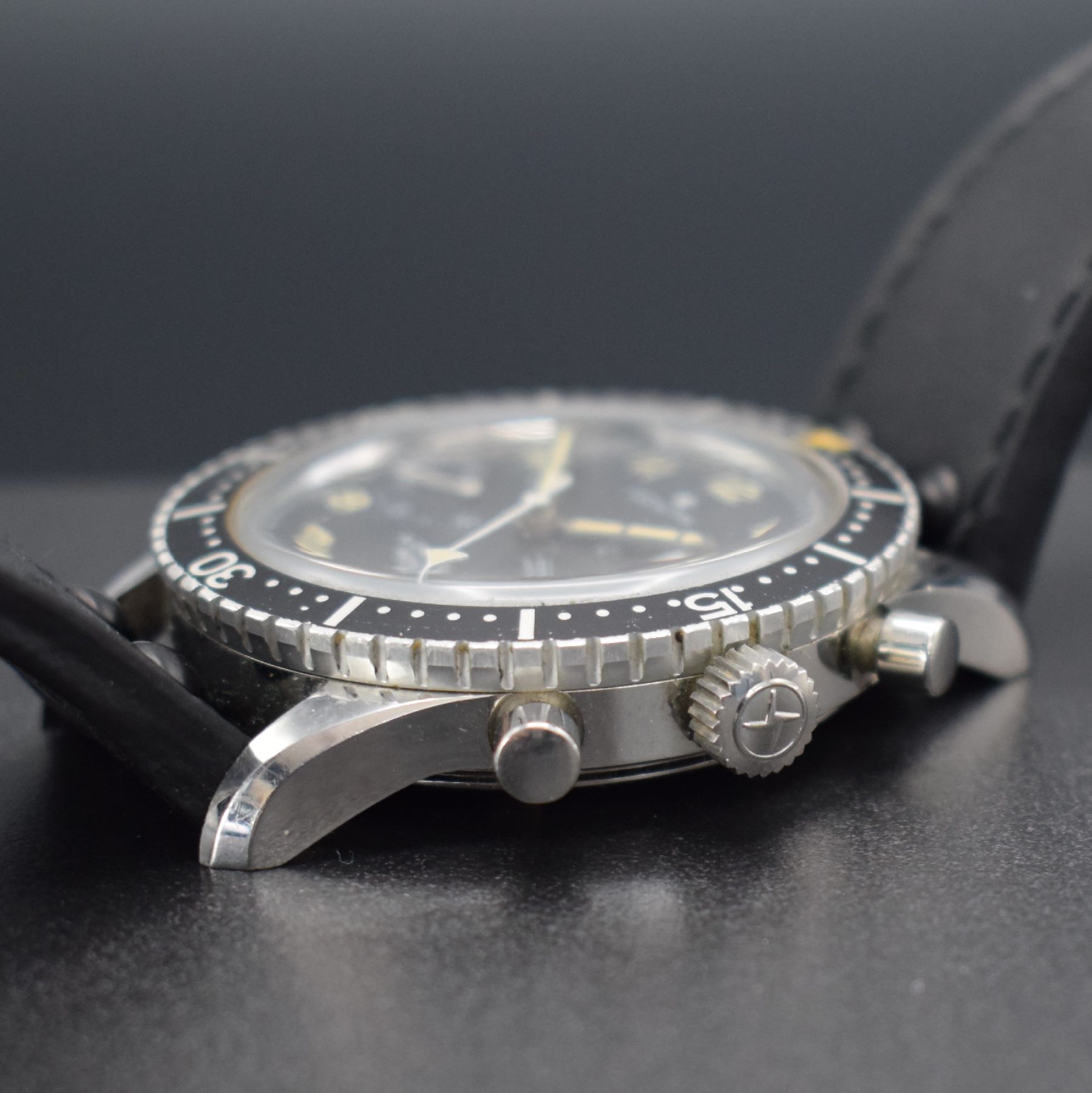 Detail d: ZENITH CRONOMETRO TIPO CP-2 seltener Schaltradchronograph für A. Cairelli Roma, Handaufzug, Schweiz um 1965, unpoliertes, verschr. Geh., schwarze, ...