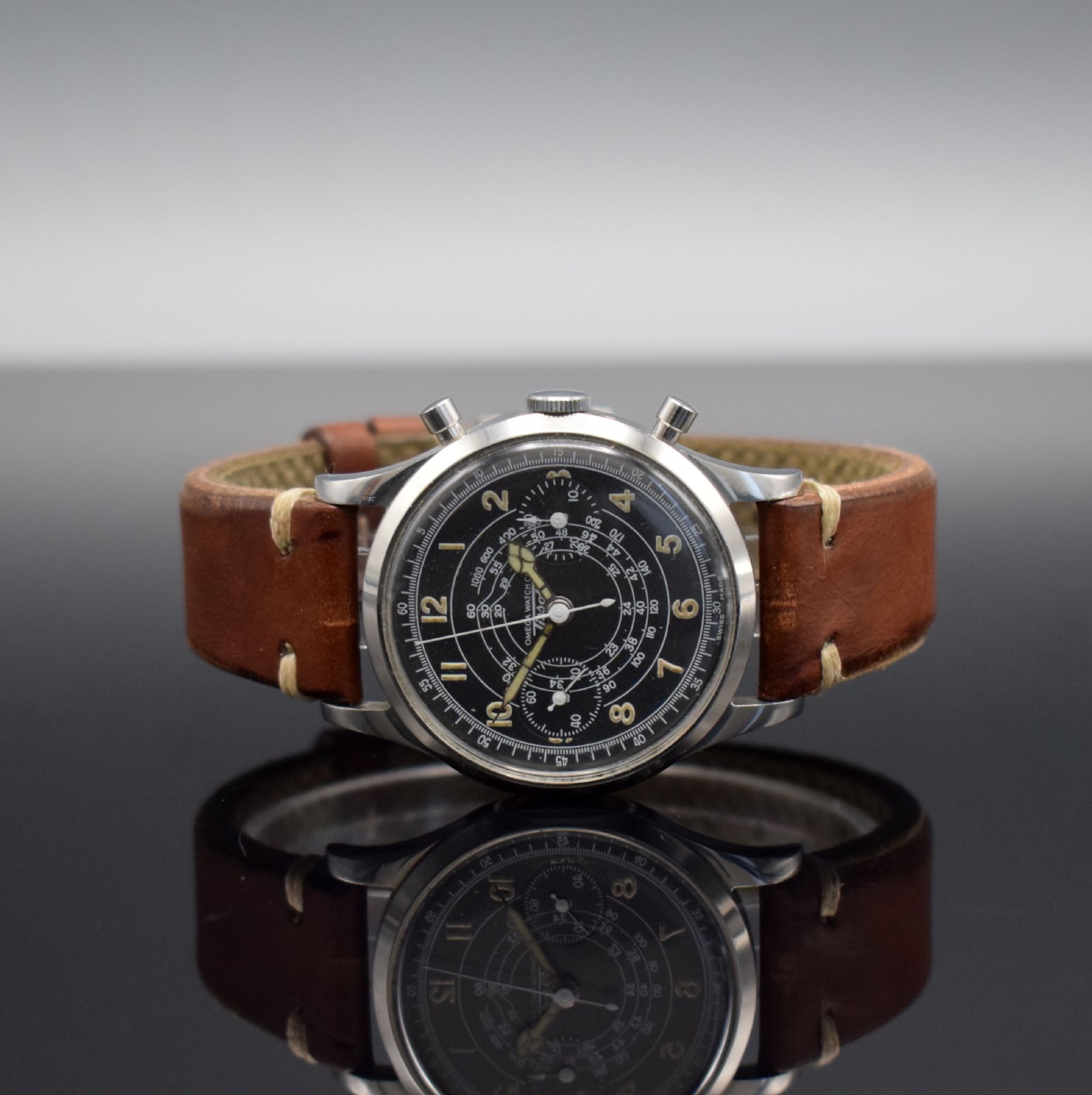 TISSOT Schaltradchronograph Kaliber Lemania 15TL, Handaufzug, Schweiz um 1950, späteres Stahlgeh. m. gedr. orig. Boden, graues Zifferbl. rest., ...