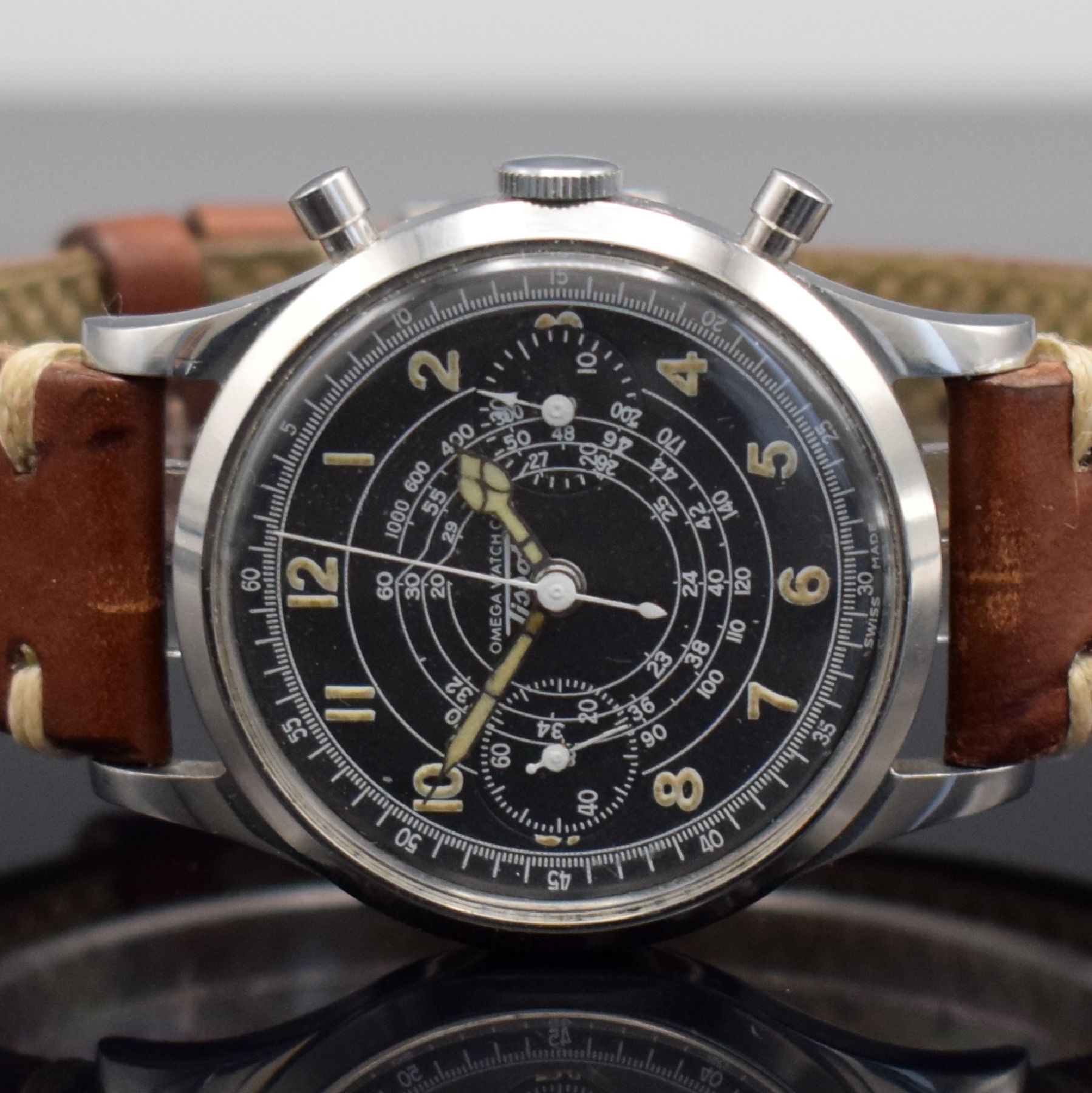 Detail a: TISSOT Schaltradchronograph Kaliber Lemania 15TL, Handaufzug, Schweiz um 1950, späteres Stahlgeh. m. gedr. orig. Boden, graues Zifferbl. rest., ...