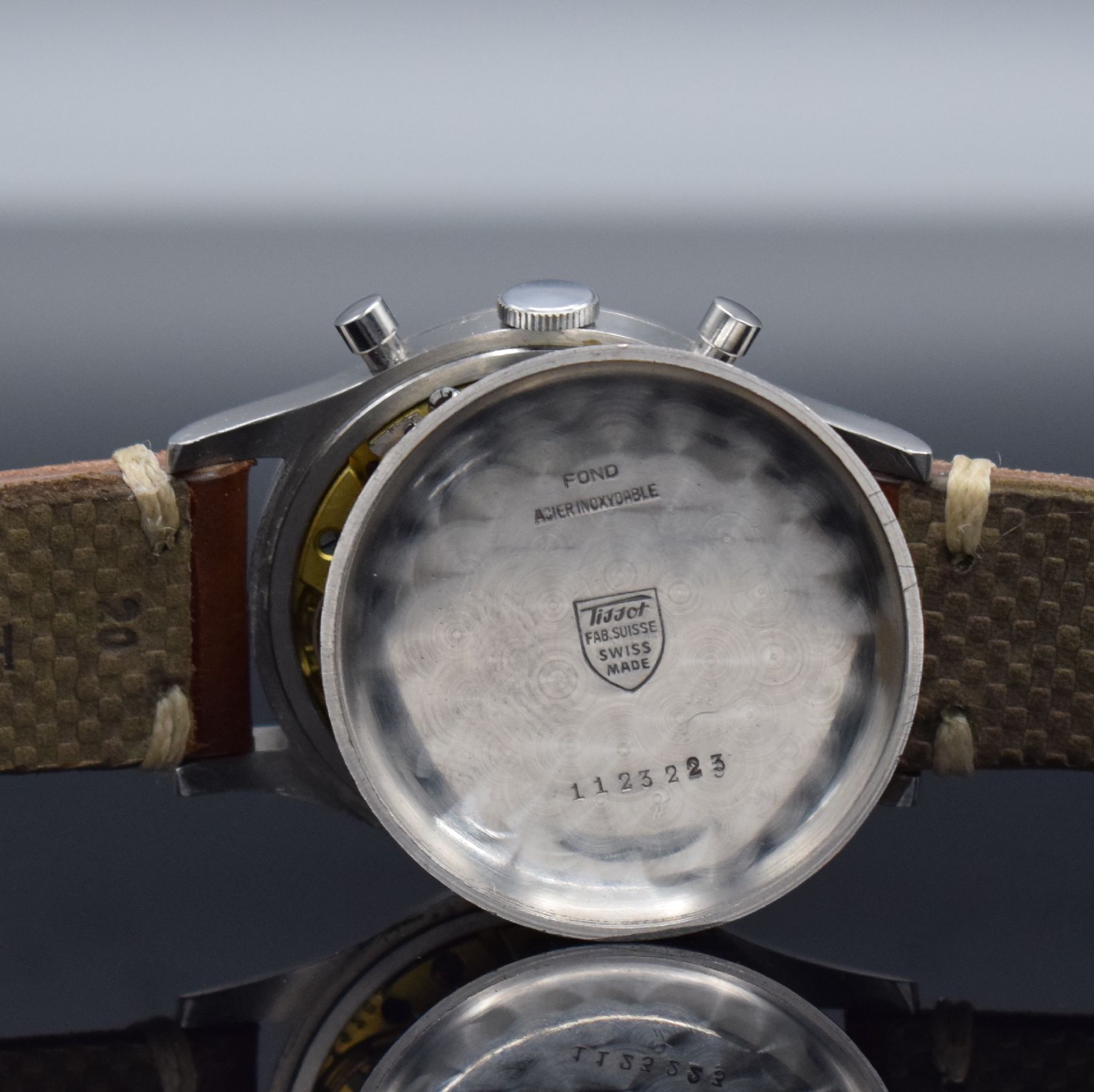 Detail f: TISSOT Schaltradchronograph Kaliber Lemania 15TL, Handaufzug, Schweiz um 1950, späteres Stahlgeh. m. gedr. orig. Boden, graues Zifferbl. rest., ...