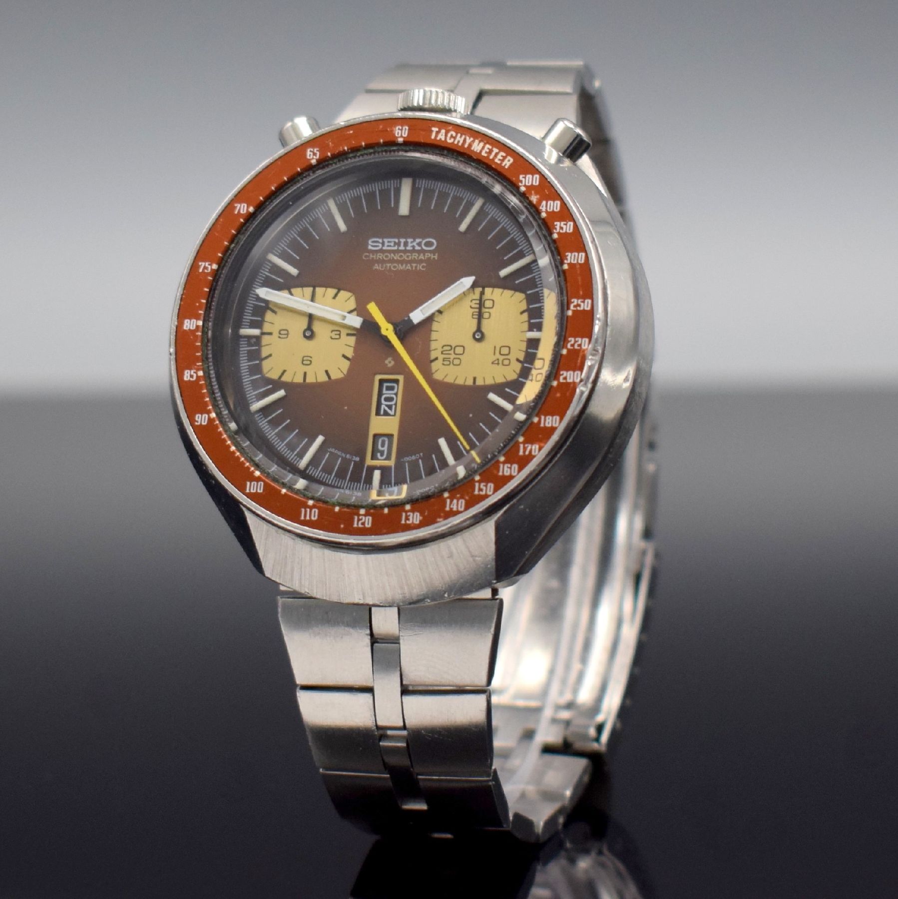Detail b: SEIKO Schaltradchronograph "Bullhead" Referenz 6138-0040, Automatik, Japan um 1975, verschr. Edelstahlgeh. inkl. orig. Gliederband m. ...