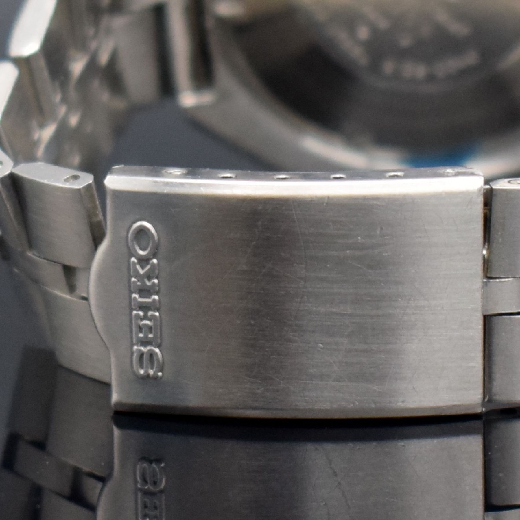Detail d: SEIKO Schaltradchronograph "Bullhead" Referenz 6138-0040, Automatik, Japan um 1975, verschr. Edelstahlgeh. inkl. orig. Gliederband m. ...