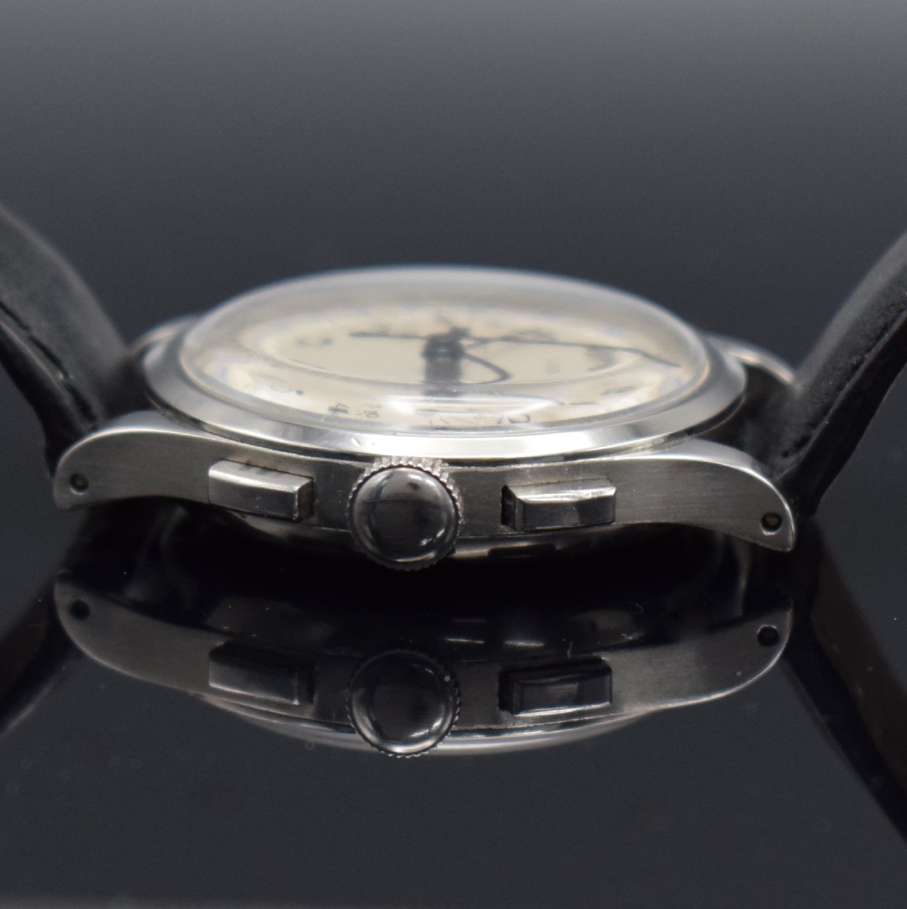 Detail c: ZENITH Schaltradchronograph Kaliber 146 in Stahl, Handaufzug, Schweiz um 1945, 3-teil. Geh., Boden & Glasrand aufgedr., silb. Zifferbl. rest., gebl. ...