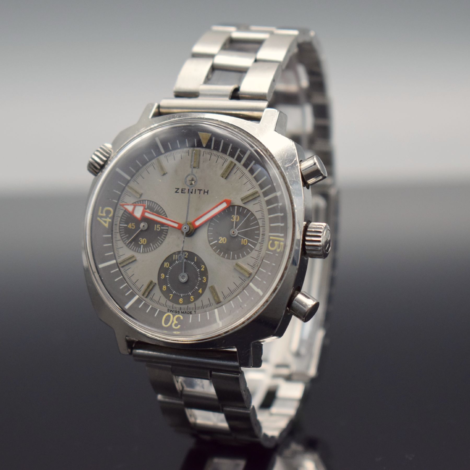 Detail b: ZENITH Super Sub Sea seltener Schaltradchronograph Referenz A3736 in Stahl, Schweiz um 1968, massives Gehäuse mit innenliegender Drehlünette über ...