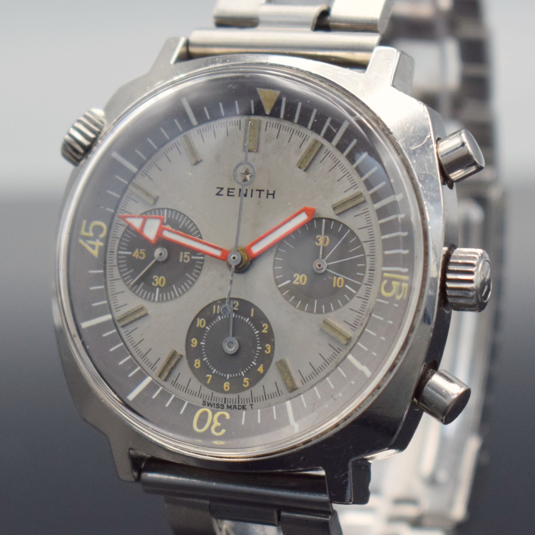 Detail c: ZENITH Super Sub Sea seltener Schaltradchronograph Referenz A3736 in Stahl, Schweiz um 1968, massives Gehäuse mit innenliegender Drehlünette über ...