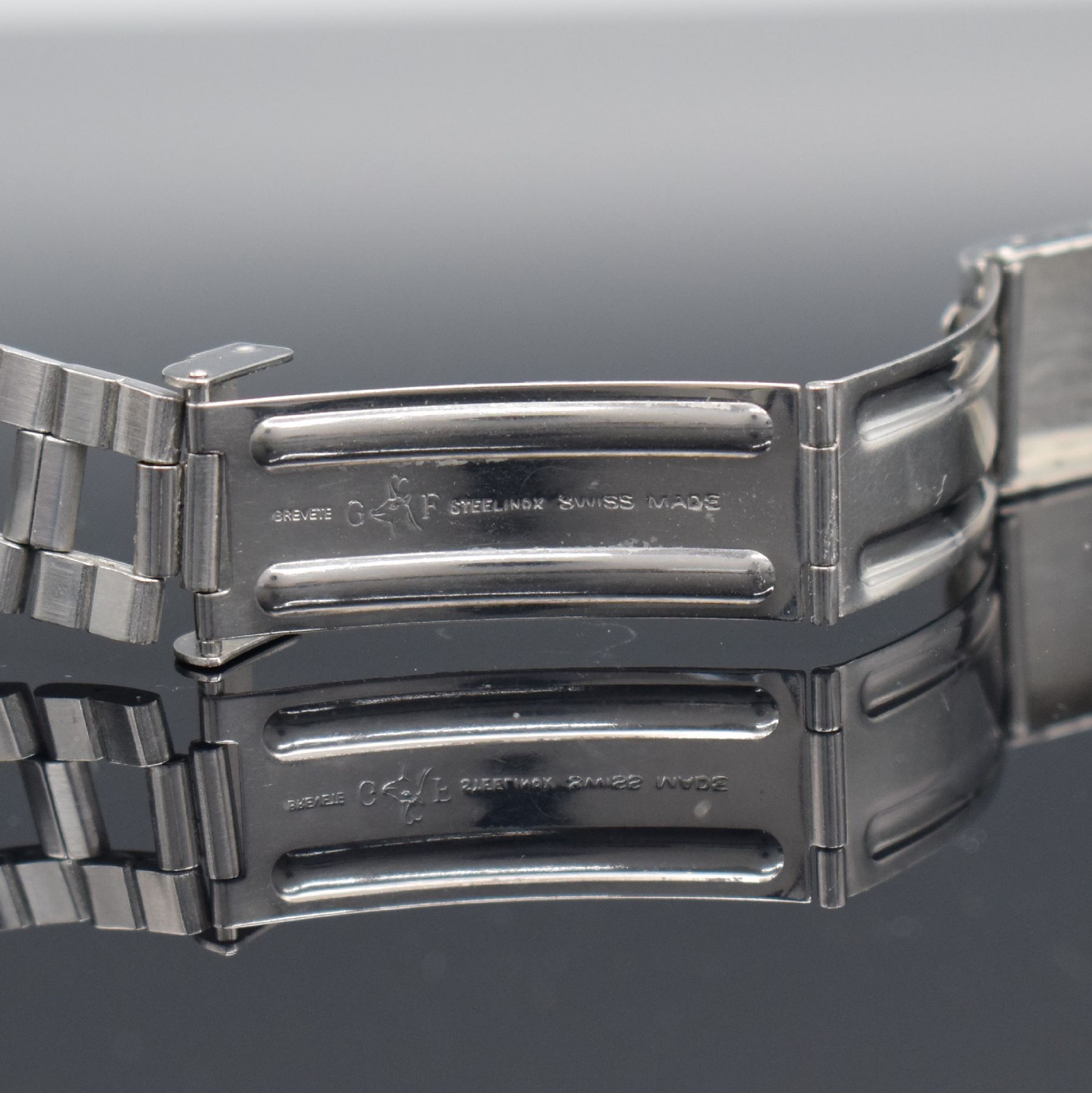 Detail i: ZENITH Super Sub Sea seltener Schaltradchronograph Referenz A3736 in Stahl, Schweiz um 1968, massives Gehäuse mit innenliegender Drehlünette über ...