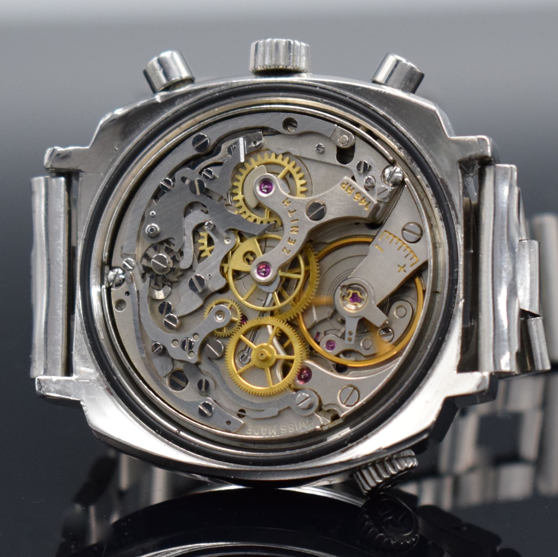 Detail j: ZENITH Super Sub Sea seltener Schaltradchronograph Referenz A3736 in Stahl, Schweiz um 1968, massives Gehäuse mit innenliegender Drehlünette über ...