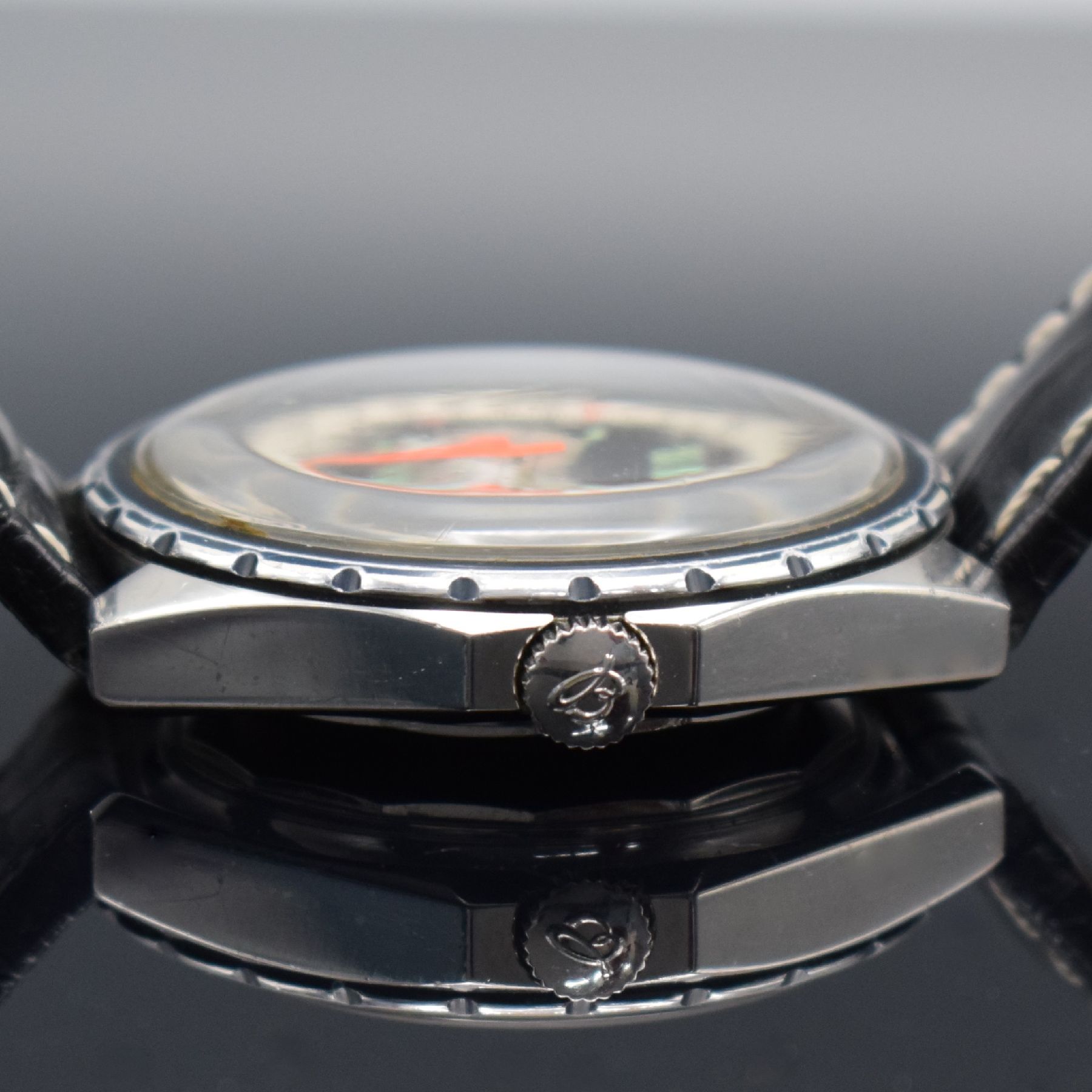 Detail d: BREITLING Armbandchronograph Navitimer Chrono-Matic Referenz 1806, Automatik, Schweiz um 1972, verschr. Stahlgeh., orig. Krone & Drücker, innen ...