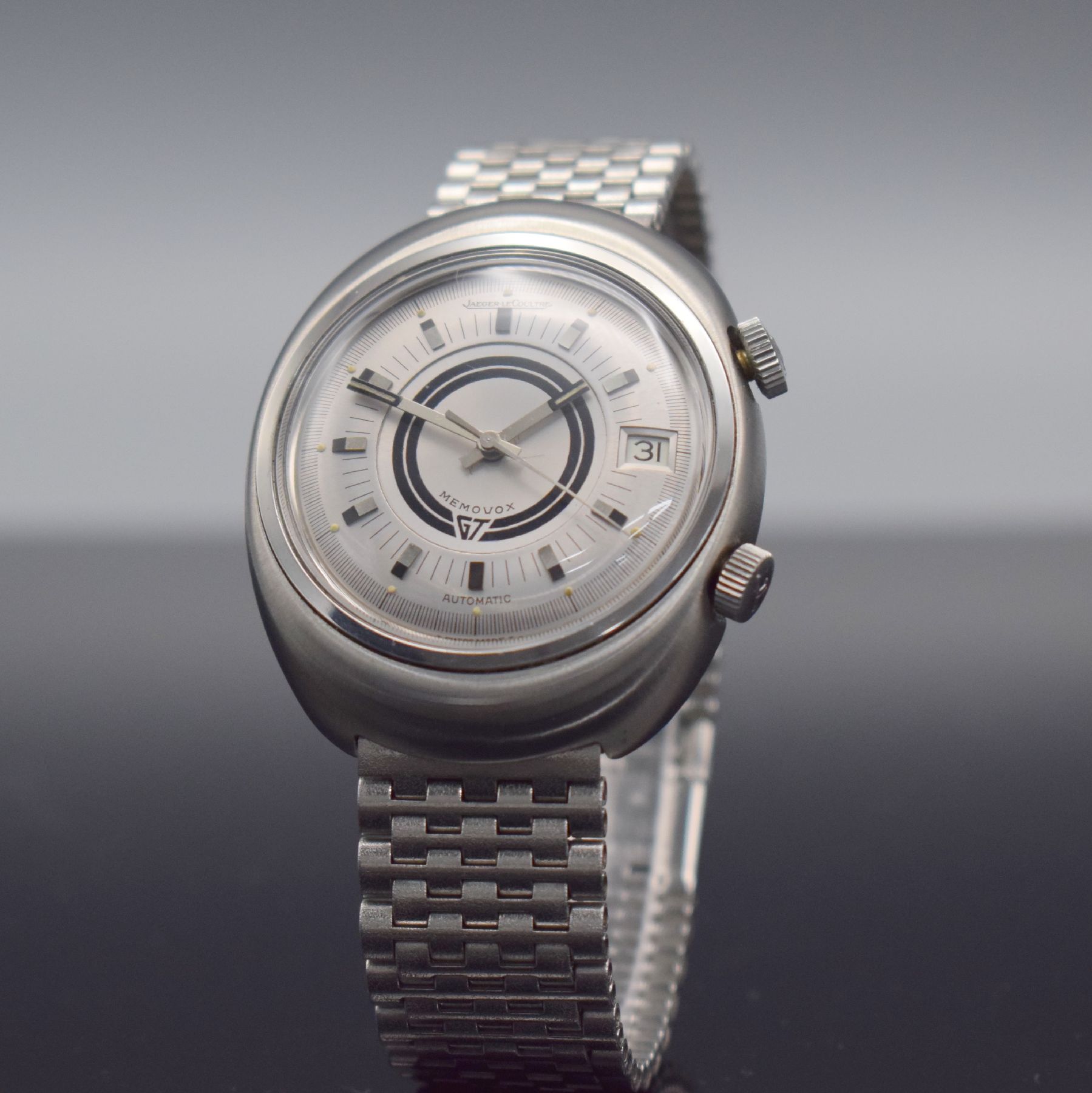Detail b: Jaeger-LeCoultre Memovox GT Armbandwecker in Stahl, Hammerautomatik, Schweiz um 1970, Ref. E861, ovales, sat. Geh. m. verschr. Boden, NSA Stahlband, ...