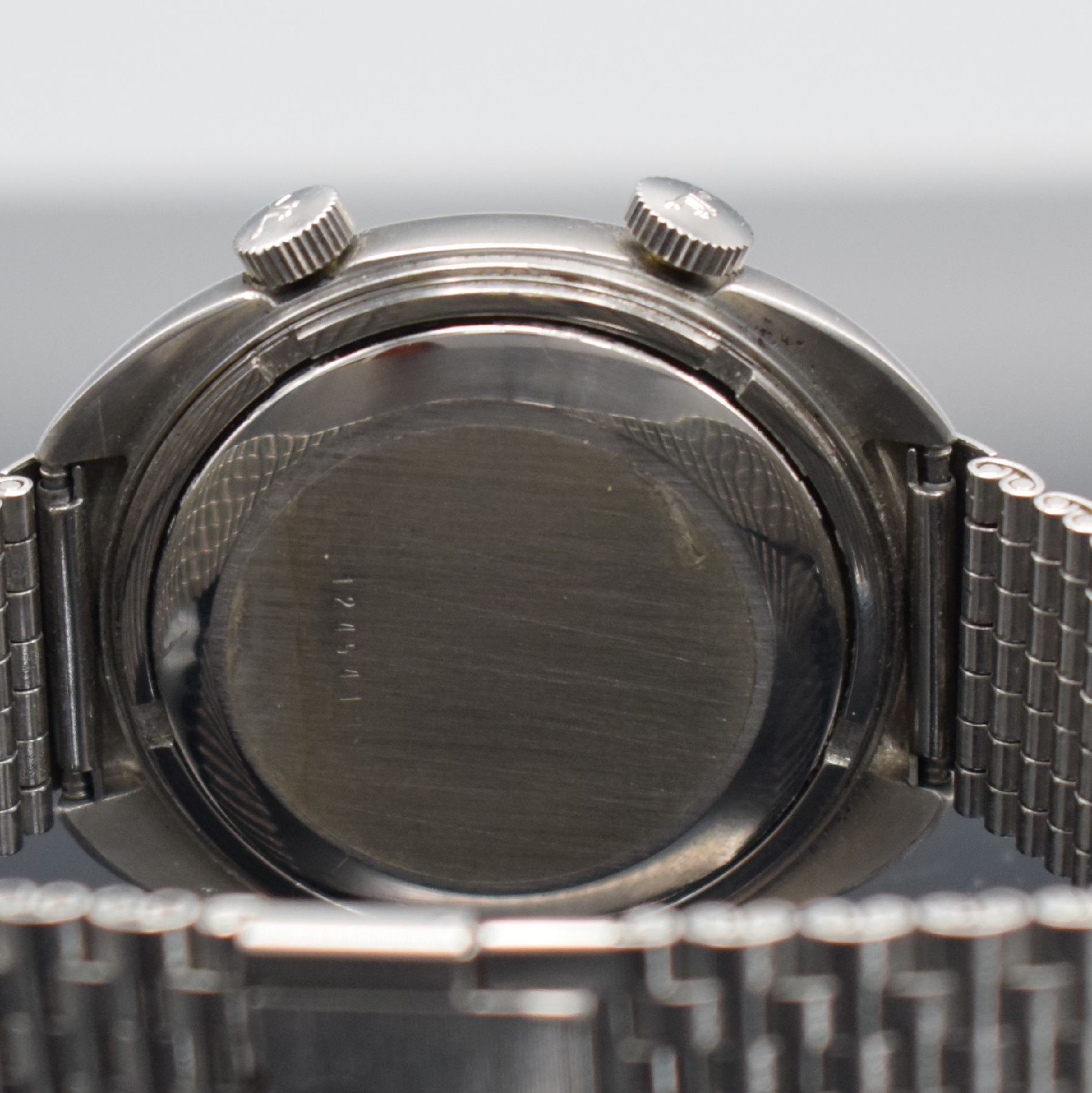 Detail e: Jaeger-LeCoultre Memovox GT Armbandwecker in Stahl, Hammerautomatik, Schweiz um 1970, Ref. E861, ovales, sat. Geh. m. verschr. Boden, NSA Stahlband, ...