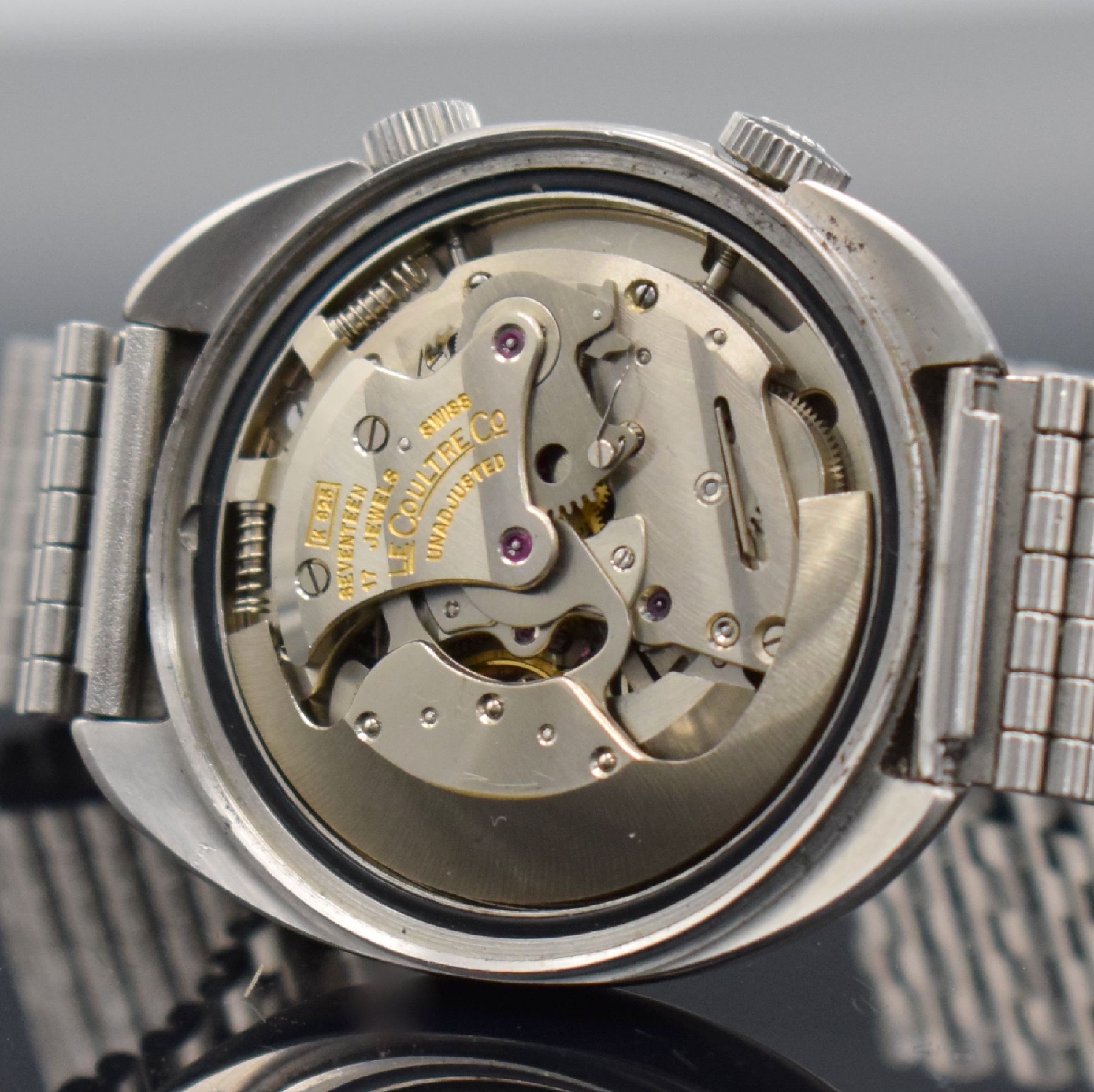 Detail h: Jaeger-LeCoultre Memovox GT Armbandwecker in Stahl, Hammerautomatik, Schweiz um 1970, Ref. E861, ovales, sat. Geh. m. verschr. Boden, NSA Stahlband, ...