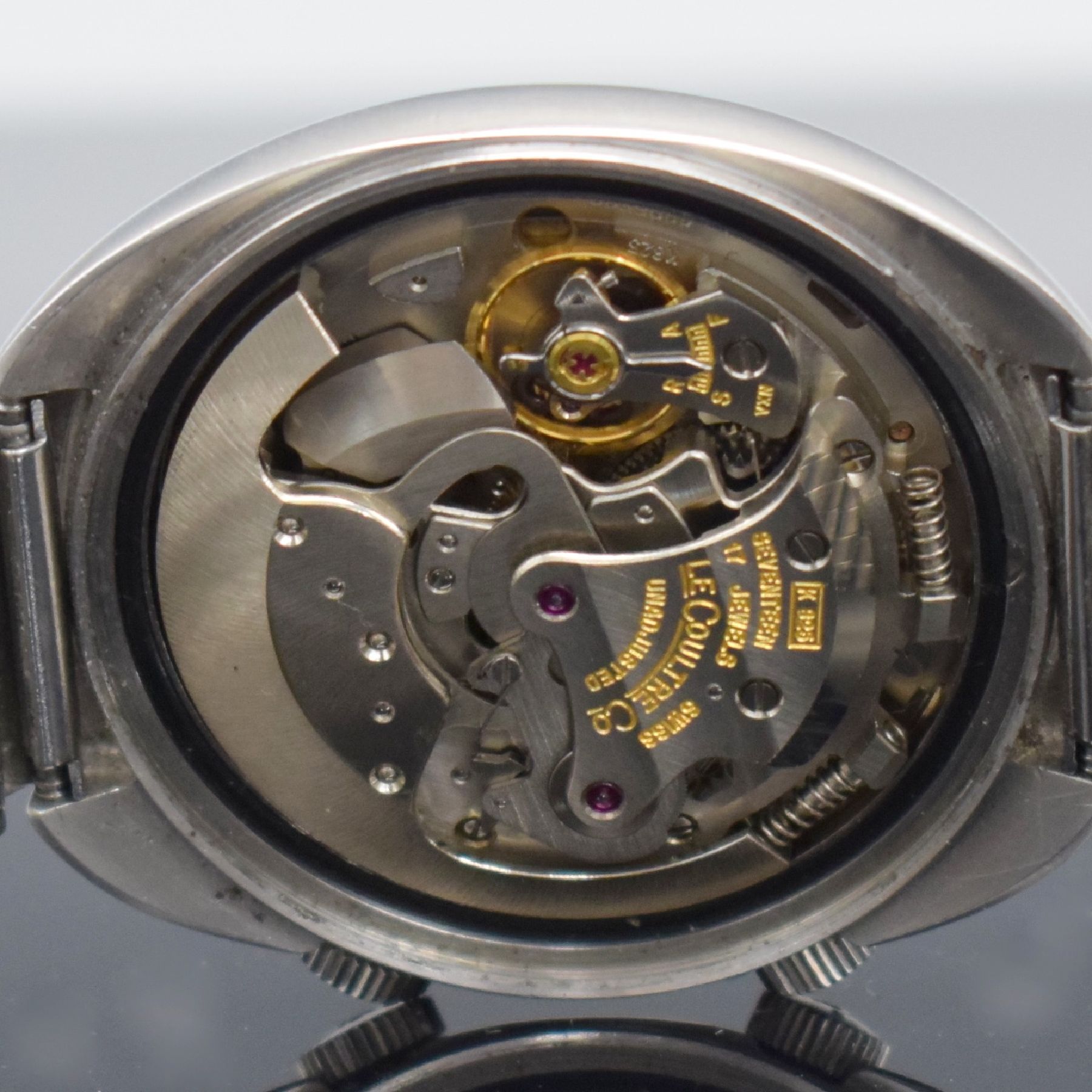 Detail i: Jaeger-LeCoultre Memovox GT Armbandwecker in Stahl, Hammerautomatik, Schweiz um 1970, Ref. E861, ovales, sat. Geh. m. verschr. Boden, NSA Stahlband, ...