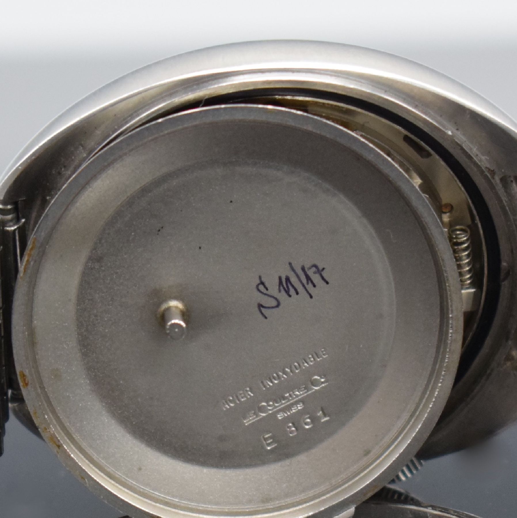 Detail j: Jaeger-LeCoultre Memovox GT Armbandwecker in Stahl, Hammerautomatik, Schweiz um 1970, Ref. E861, ovales, sat. Geh. m. verschr. Boden, NSA Stahlband, ...