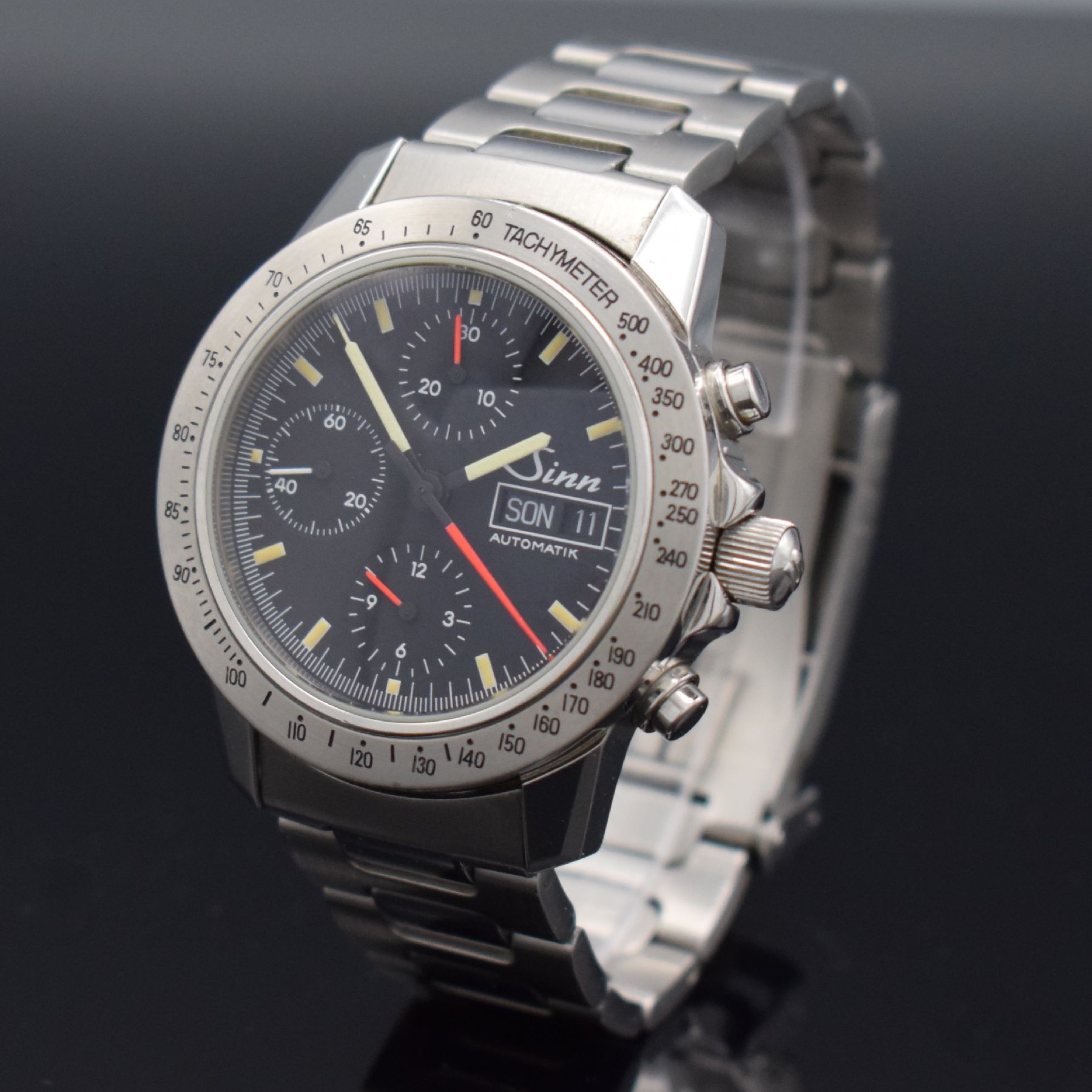 Detail b: SINN Herrenarmbanduhr mit Chronograph, Deutschland um 1995, Automatik, Ref. 303, verschr. Edelstahlgeh. inkl. orig. Gliederband m. Faltschl., ...