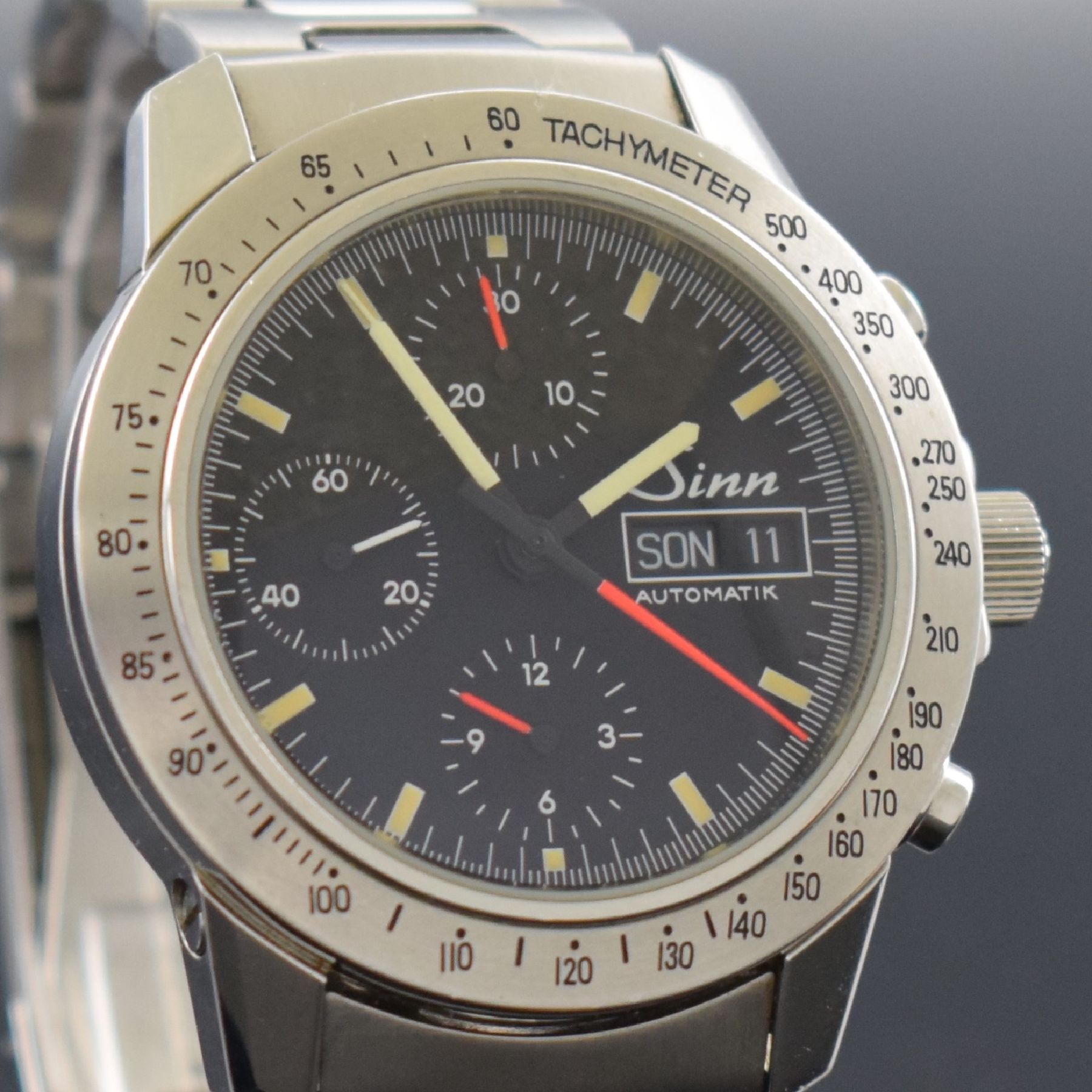 Detail j: SINN Herrenarmbanduhr mit Chronograph, Deutschland um 1995, Automatik, Ref. 303, verschr. Edelstahlgeh. inkl. orig. Gliederband m. Faltschl., ...